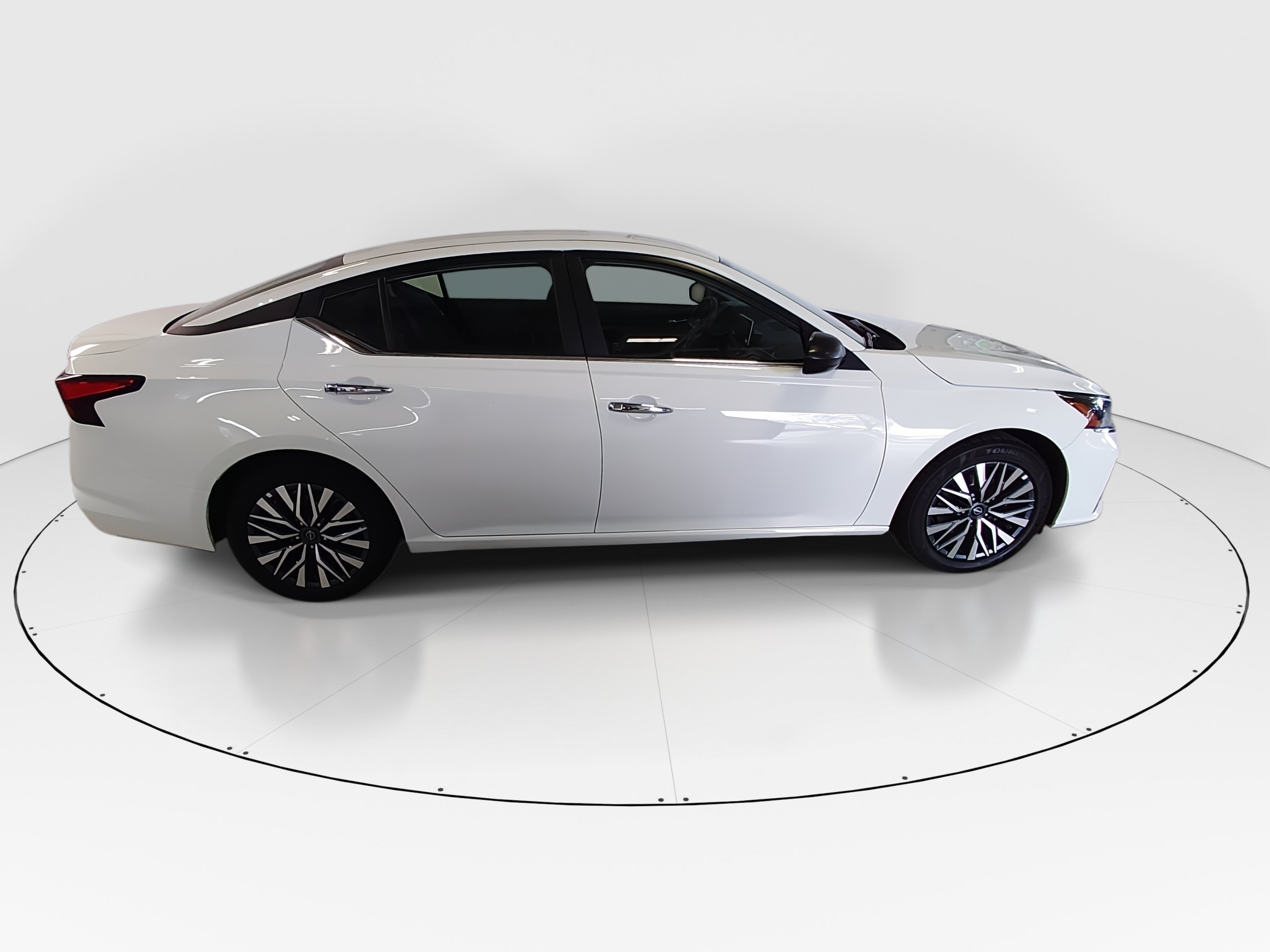 2025 Nissan Altima SV - Photo 8