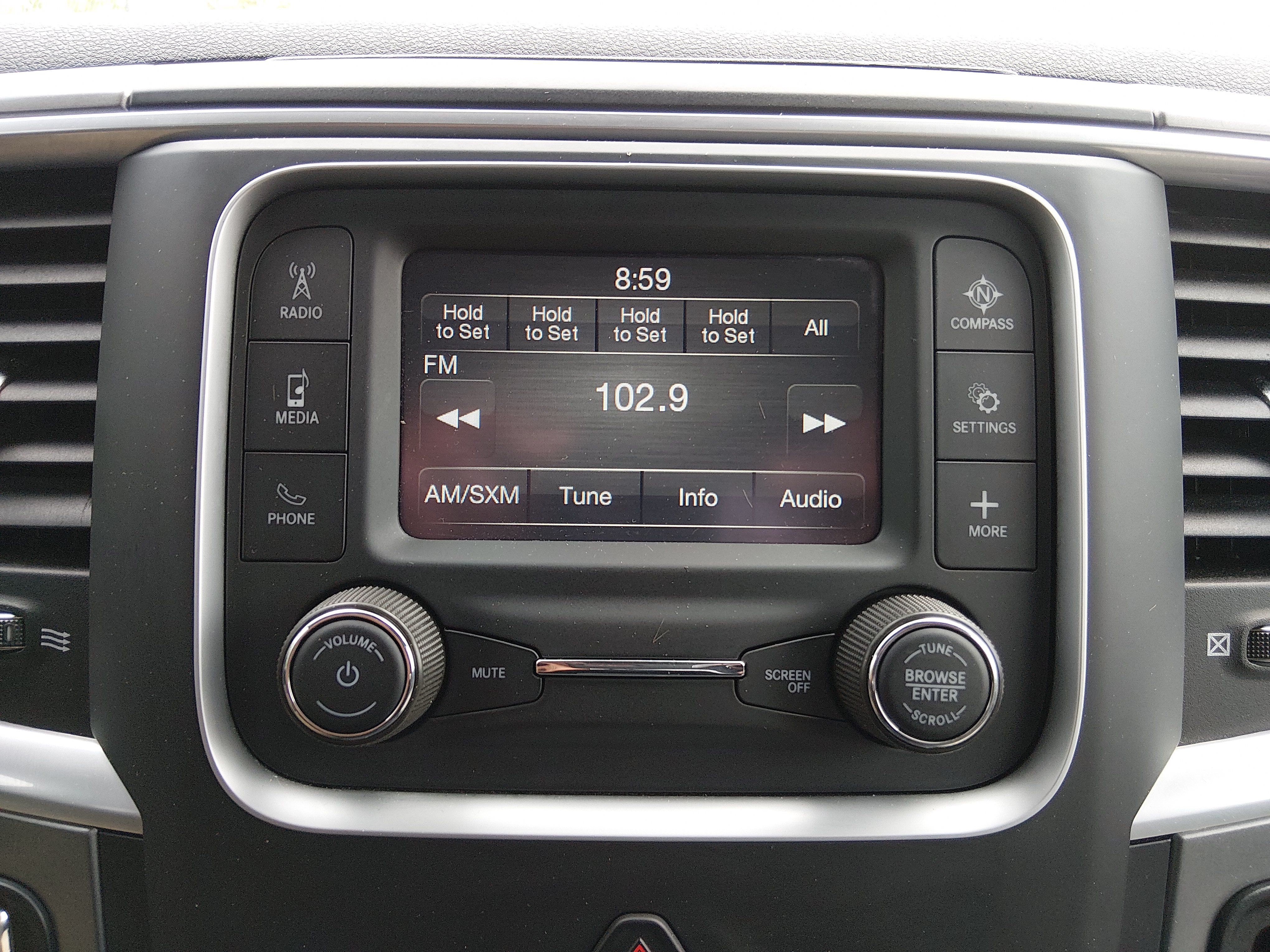 2024 RAM Ram 1500 Classic SLT - Photo 17
