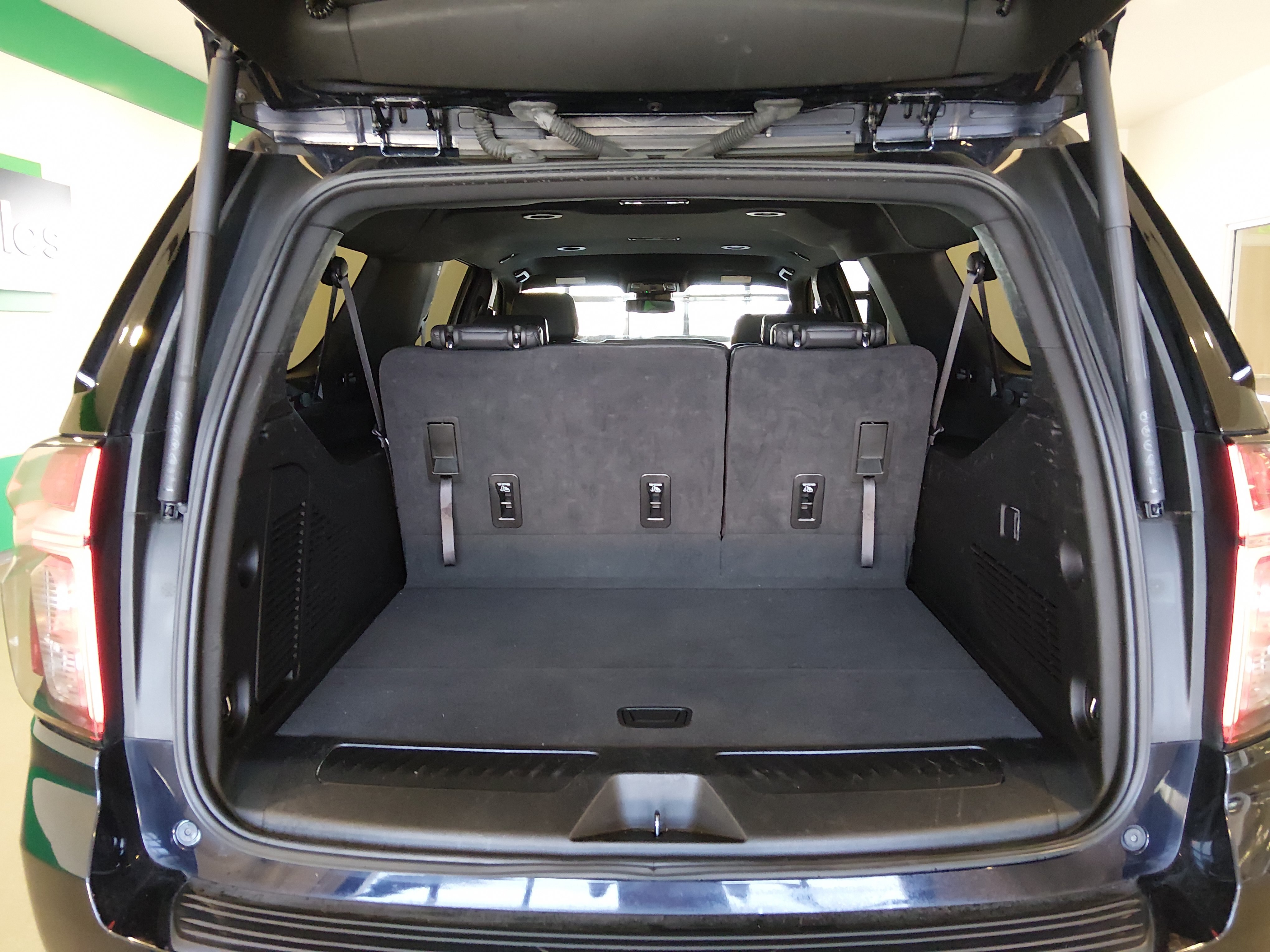 2024 Chevrolet Suburban LT - Photo 11