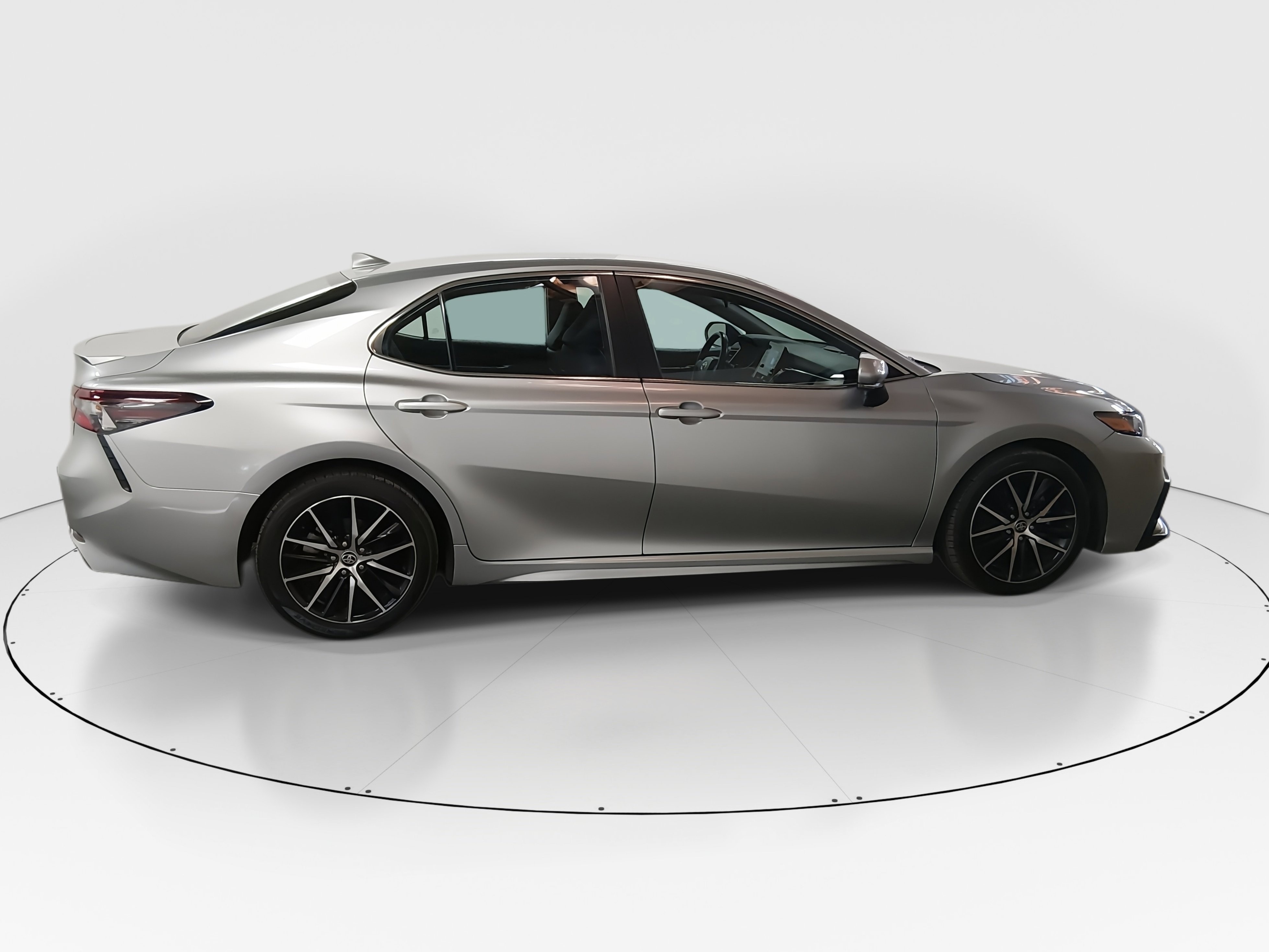 2024 Toyota Camry SE - Photo 8