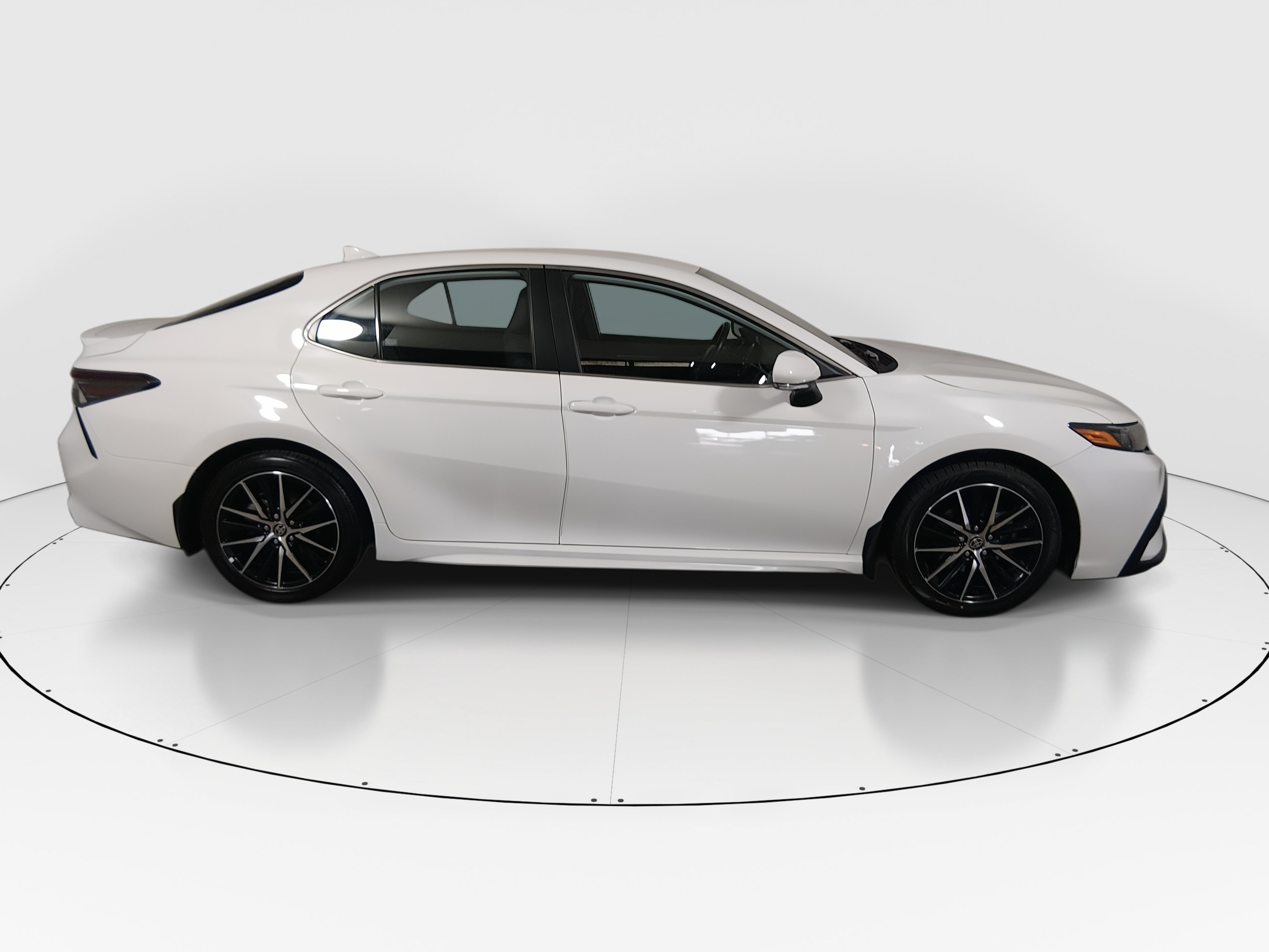 2024 Toyota Camry SE - Photo 8