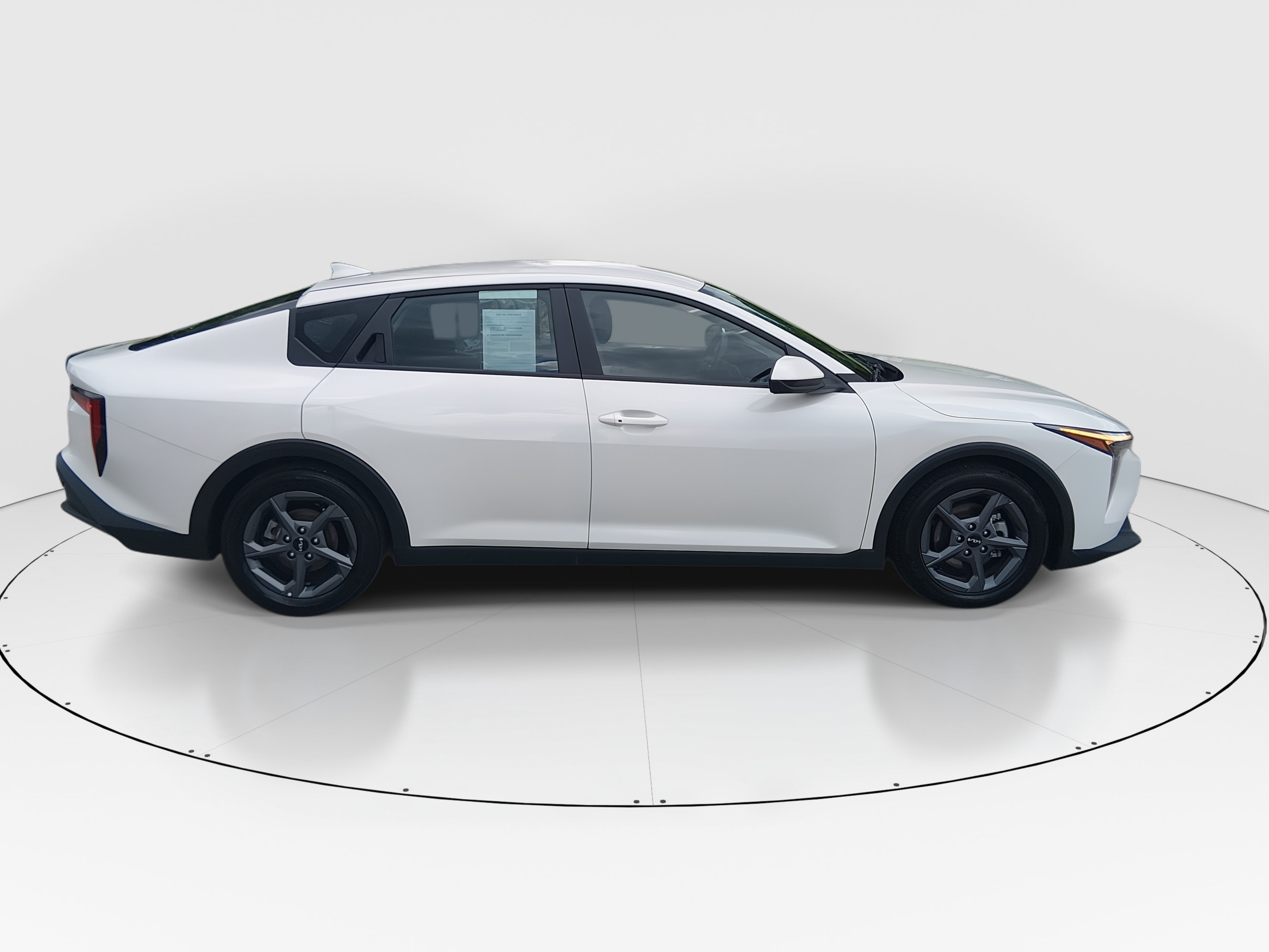 2025 Kia K4 LXS - Photo 8
