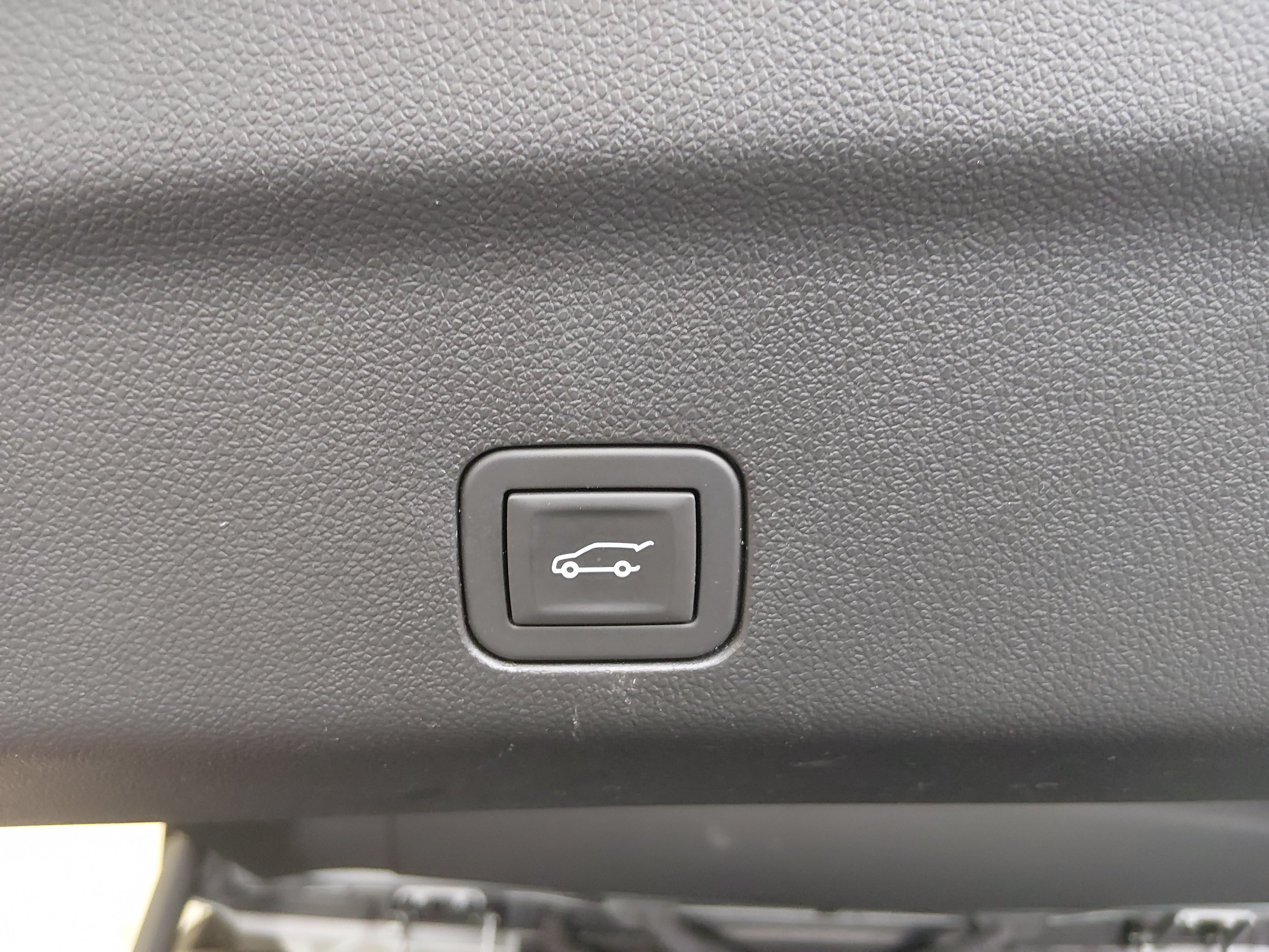 2025 Chevrolet Suburban Z71 - Photo 28