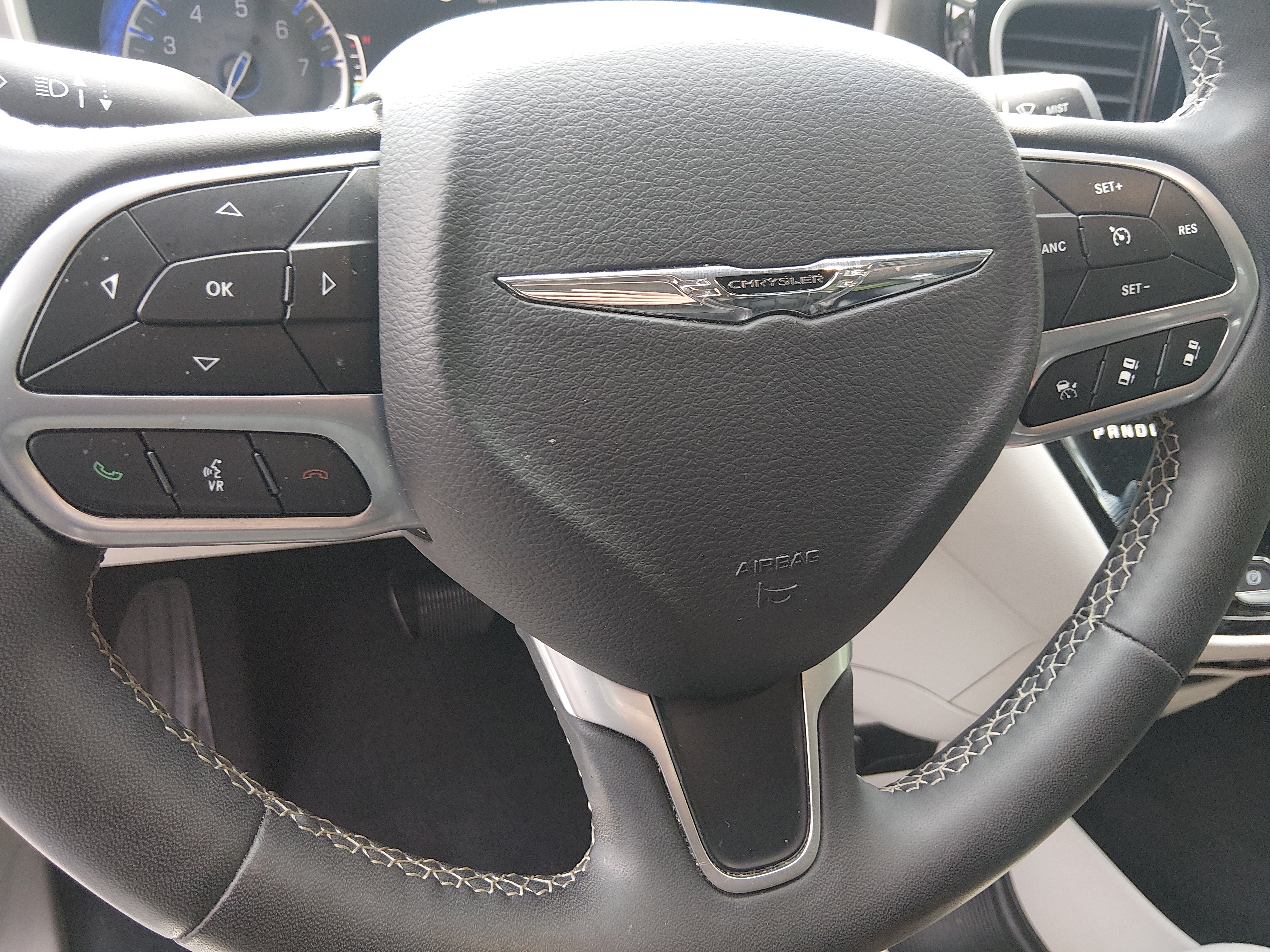 2023 Chrysler Pacifica Touring L - Photo 12