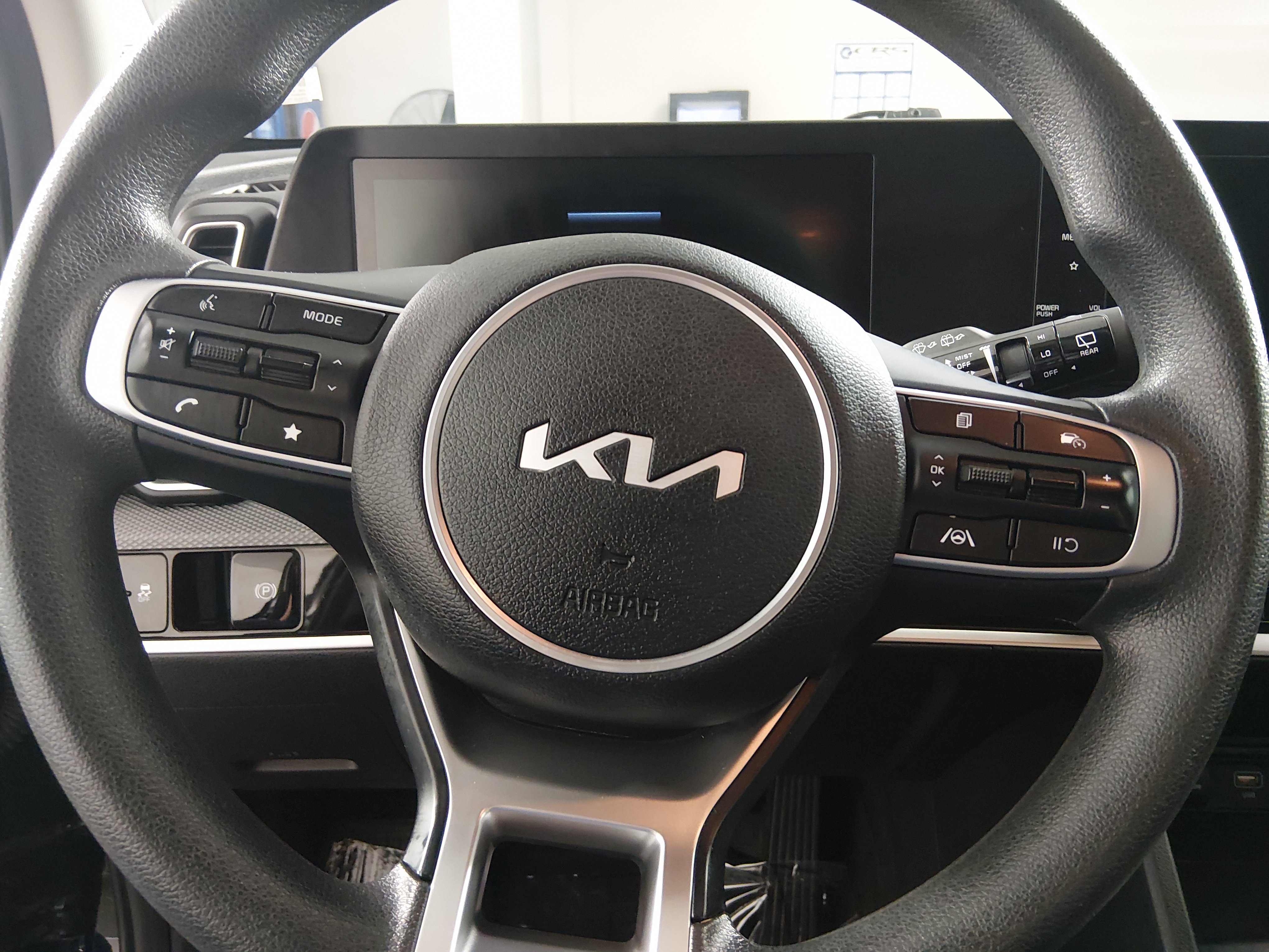 2024 Kia Sportage LX - Photo 12