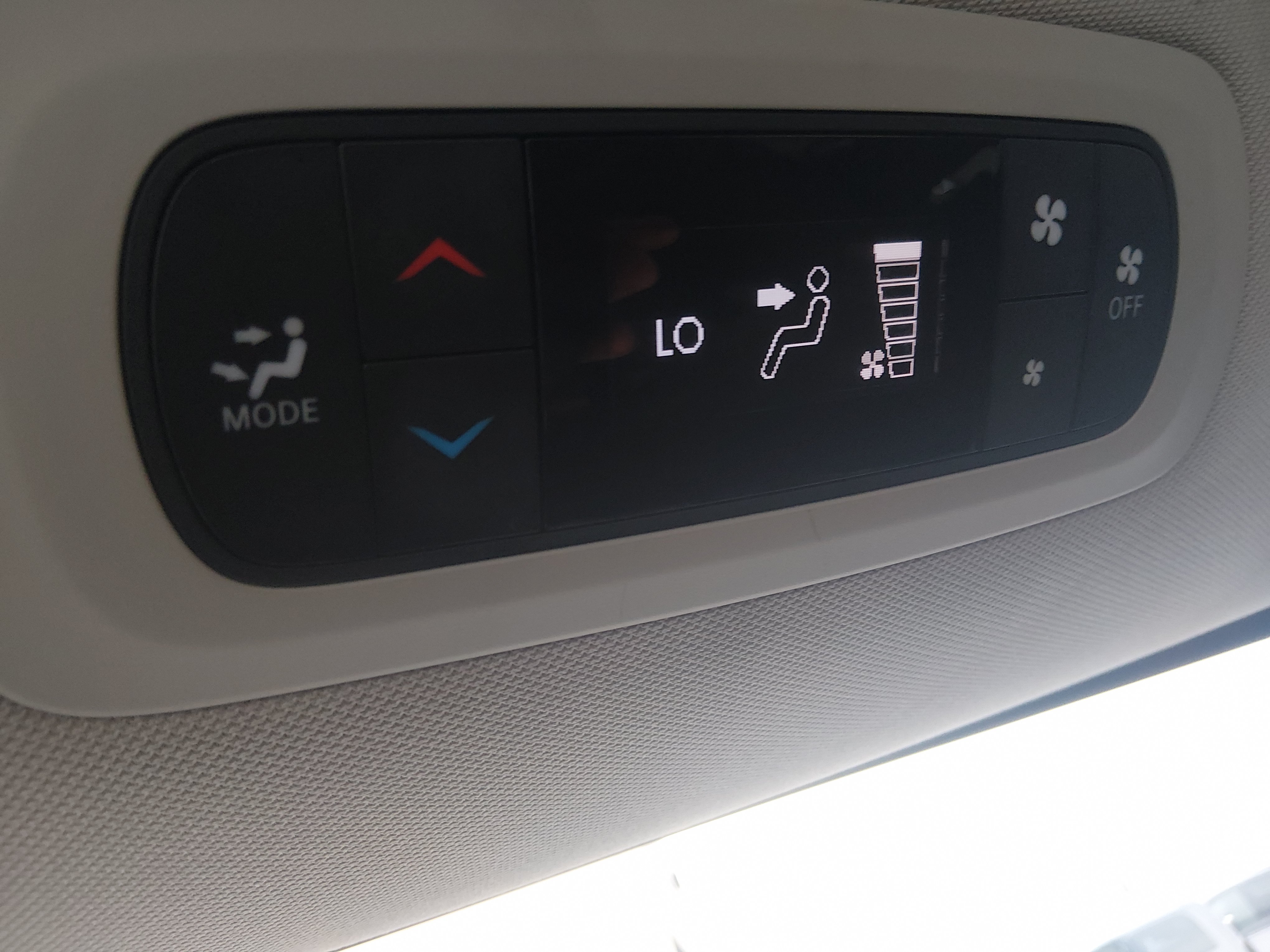 2023 Chrysler Voyager LX - Photo 21