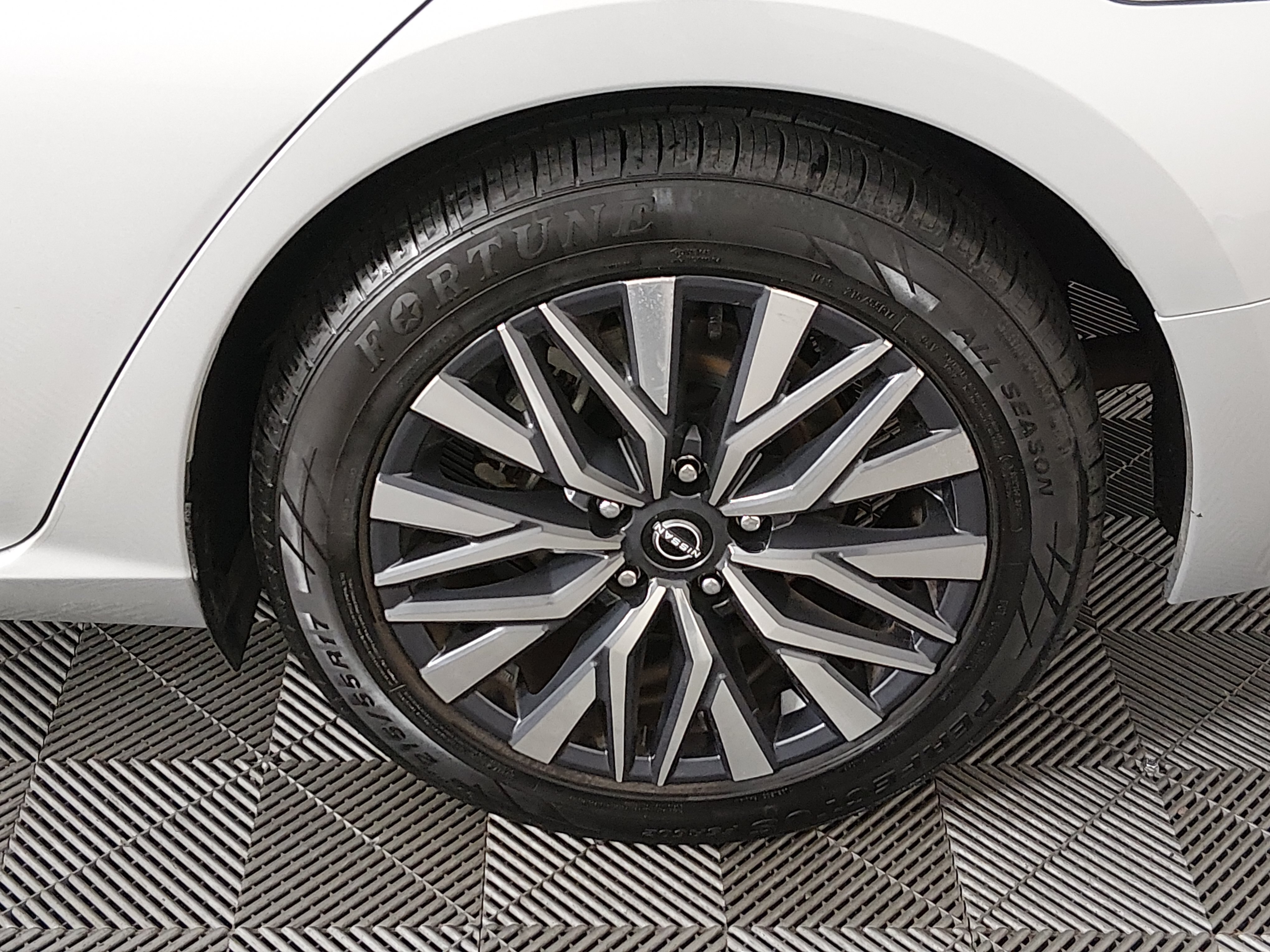 2024 Nissan Altima SV - Photo 10