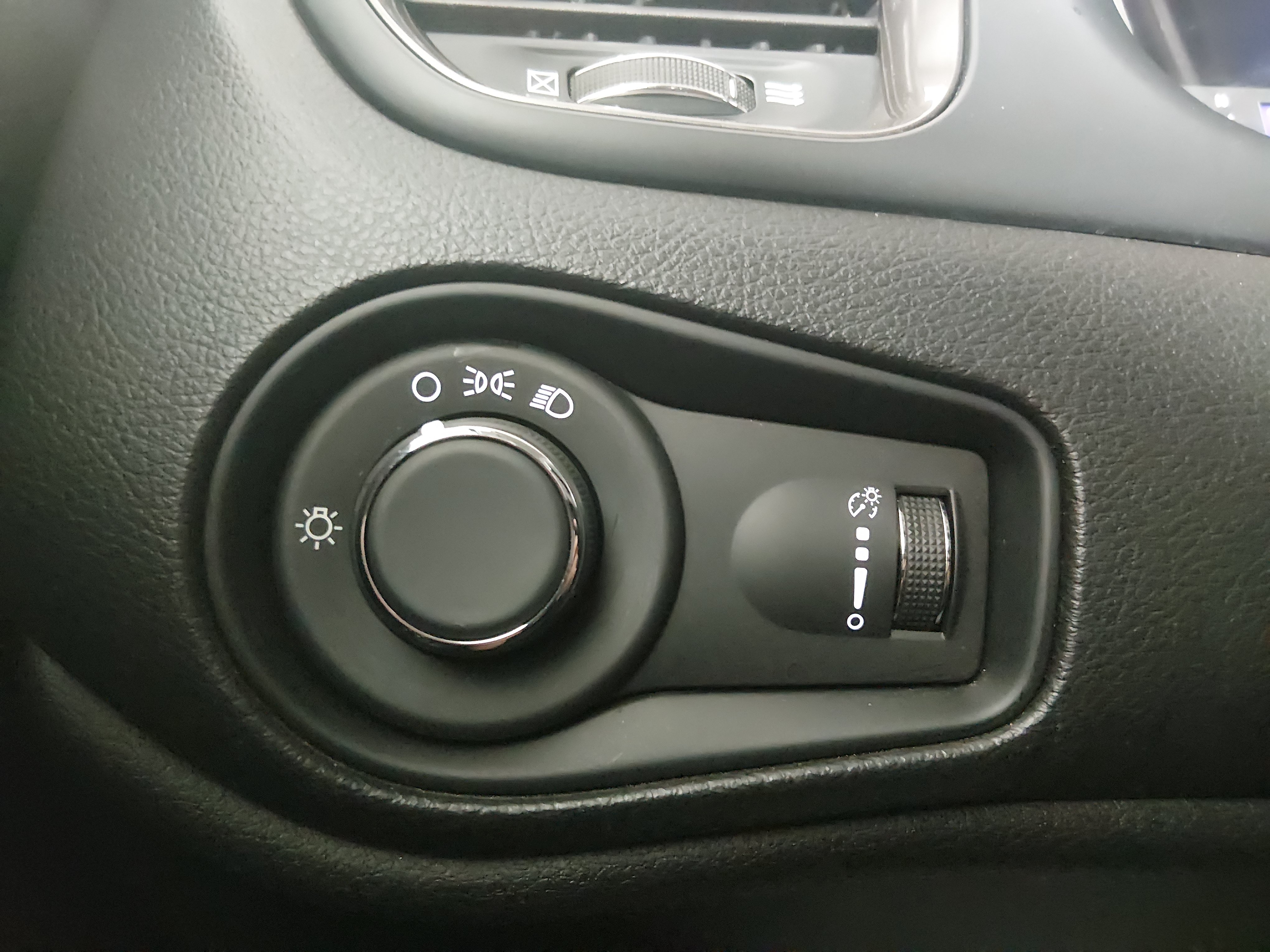 2023 Jeep Renegade Latitude - Photo 13