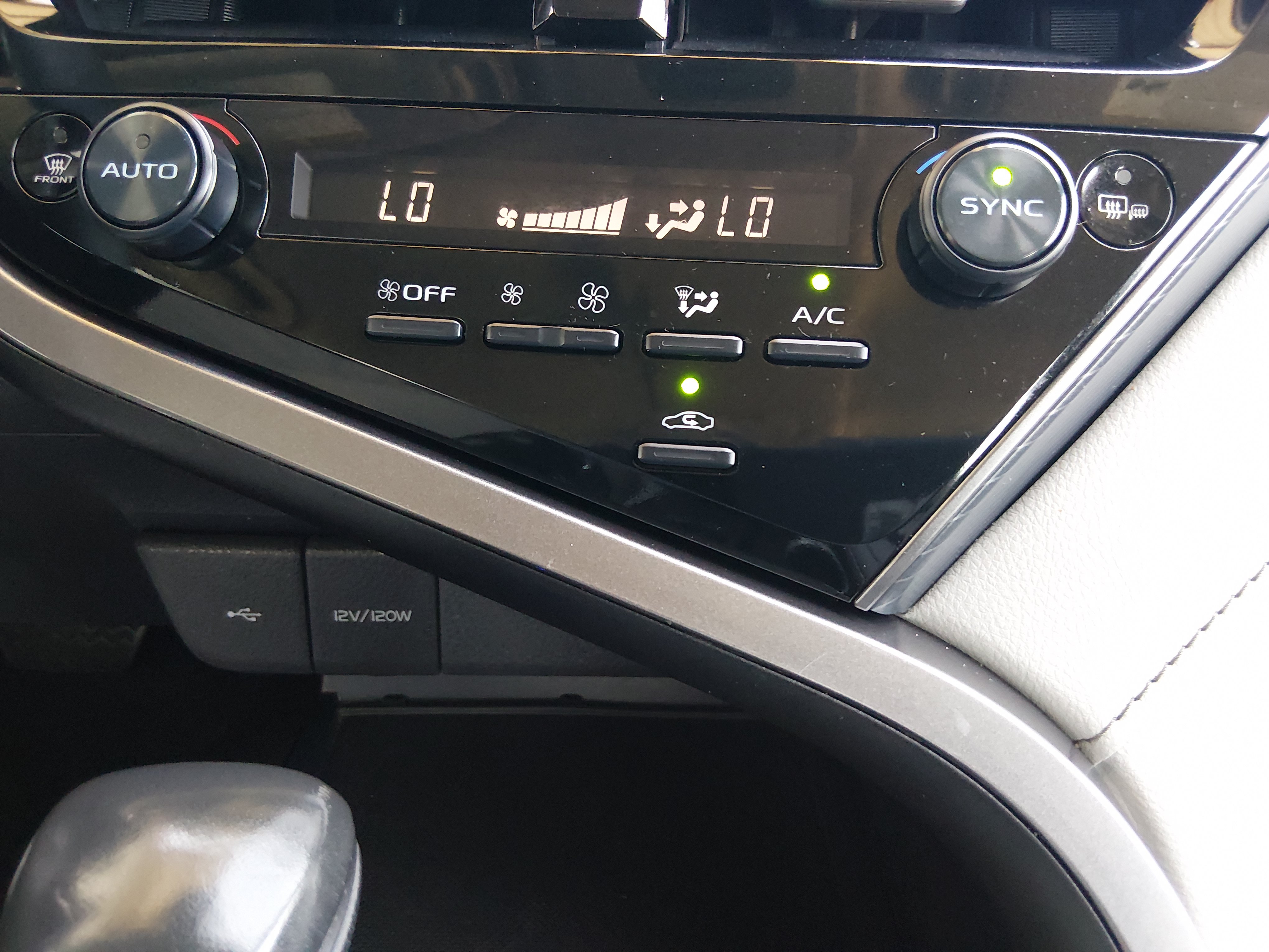2023 Toyota Camry SE - Photo 16