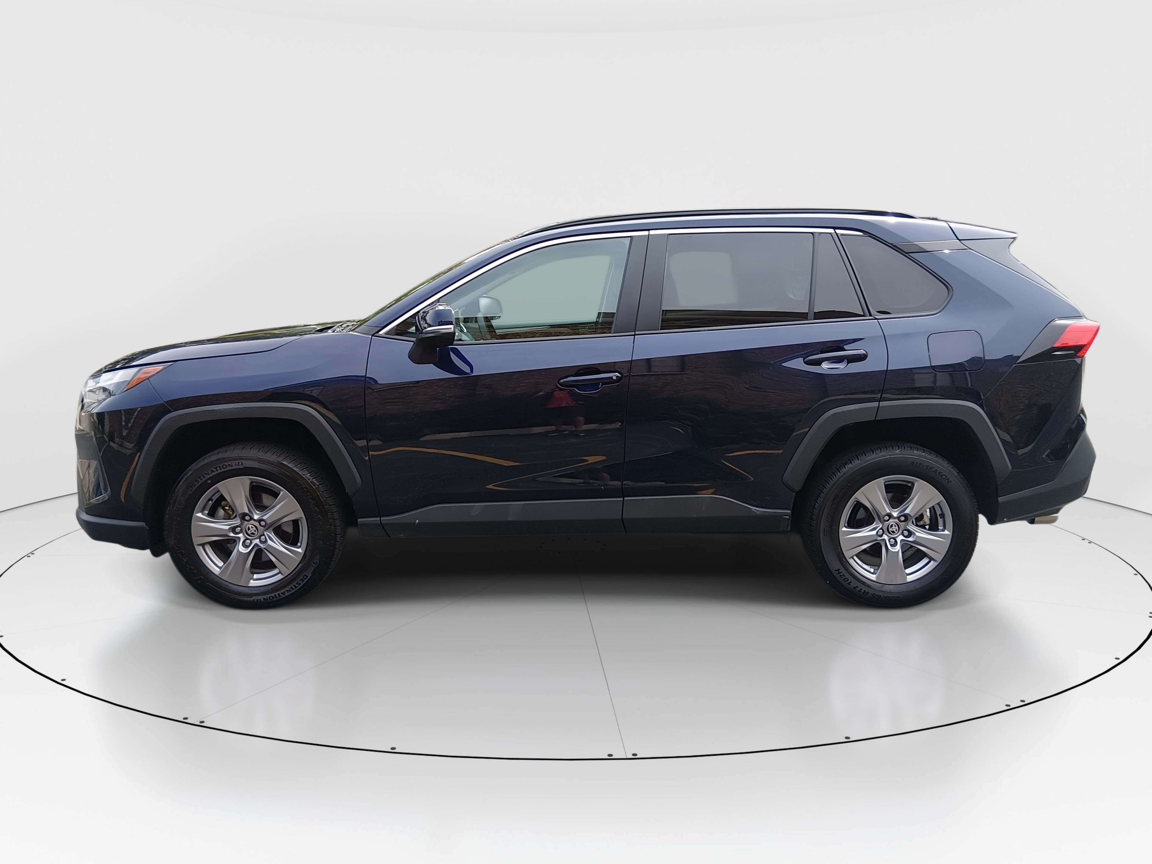 2024 Toyota RAV4 XLE - Photo 4