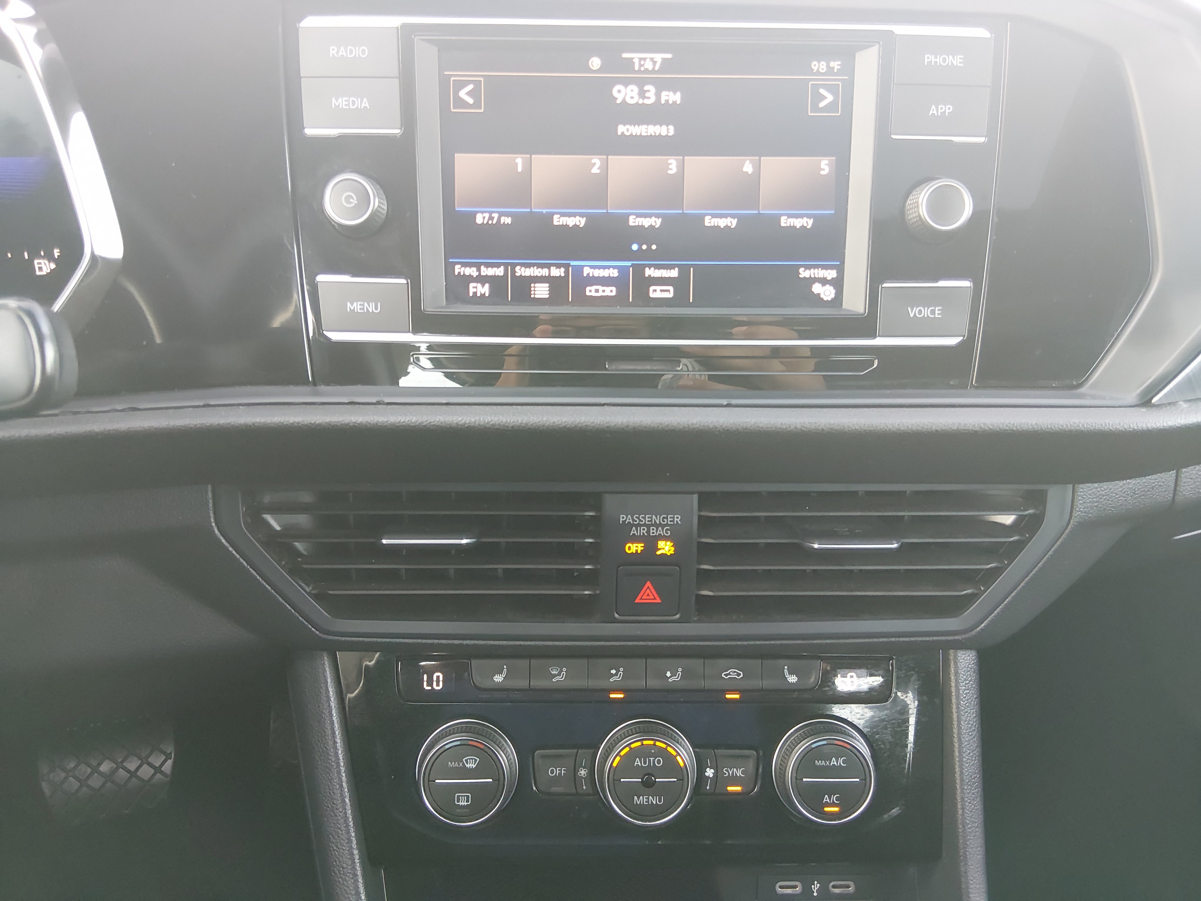 2024 Volkswagen Jetta SE - Photo 19