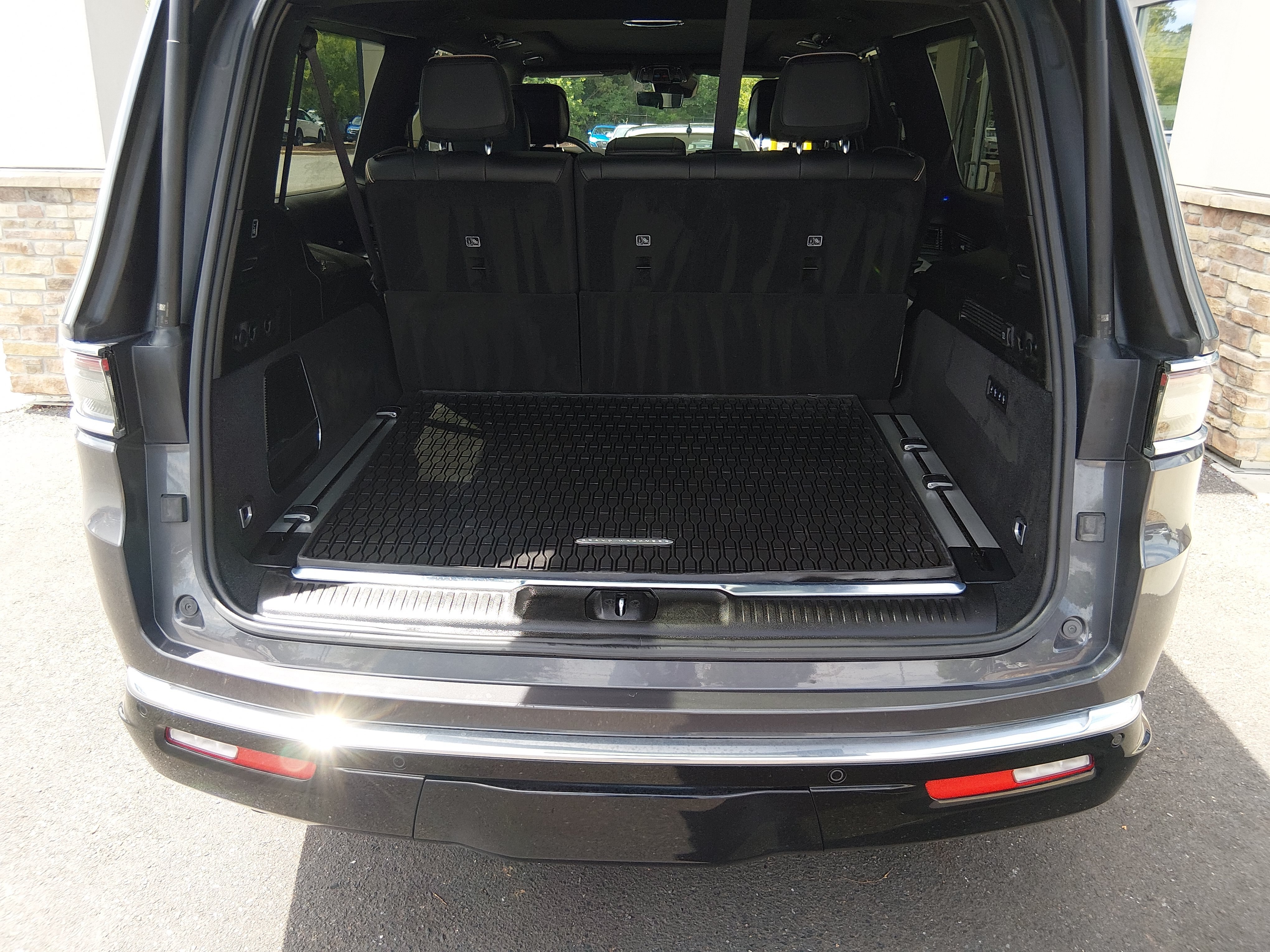 2024 Jeep Grand Wagoneer L Series III - Photo 11