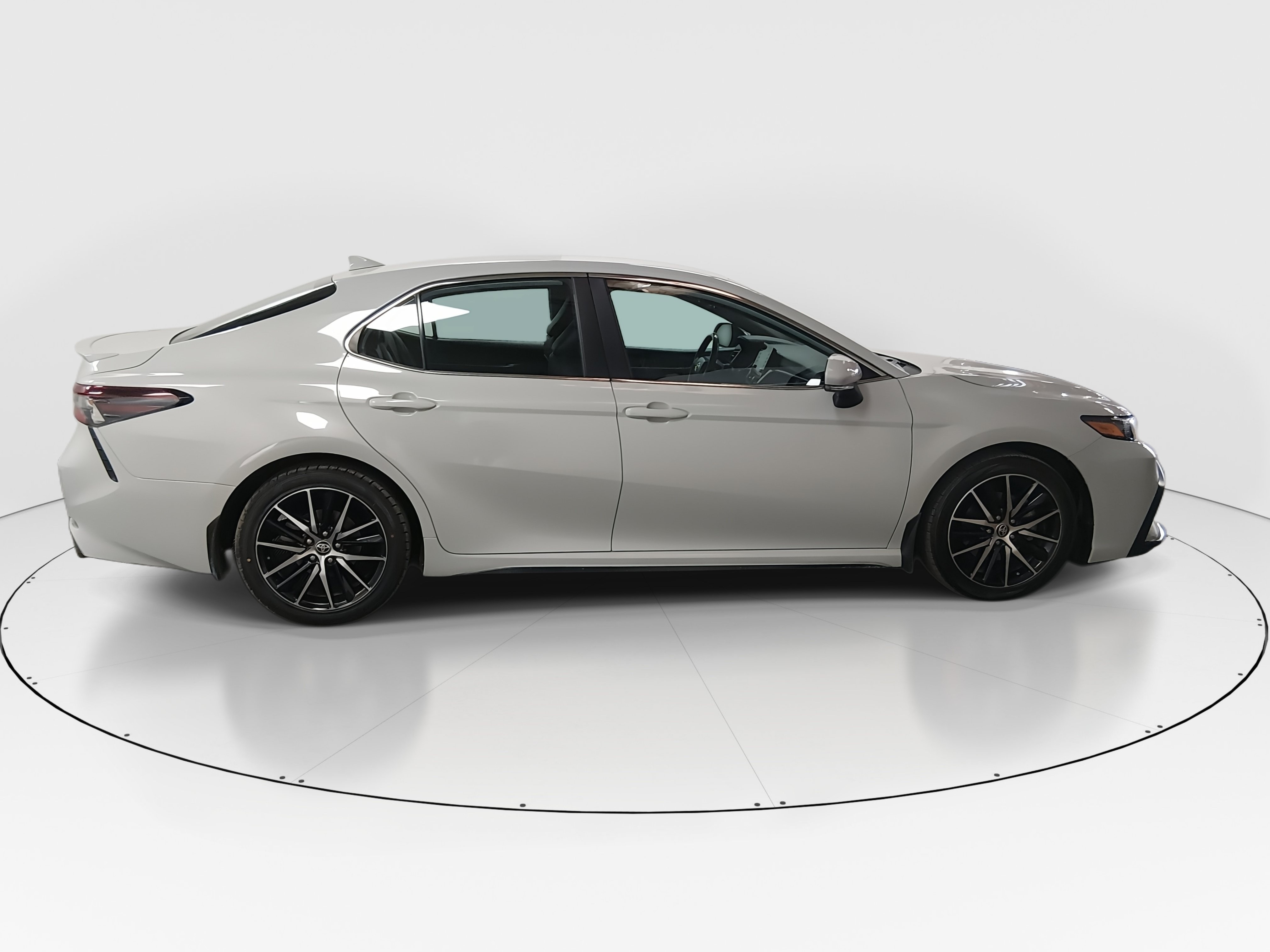 2024 Toyota Camry SE - Photo 8