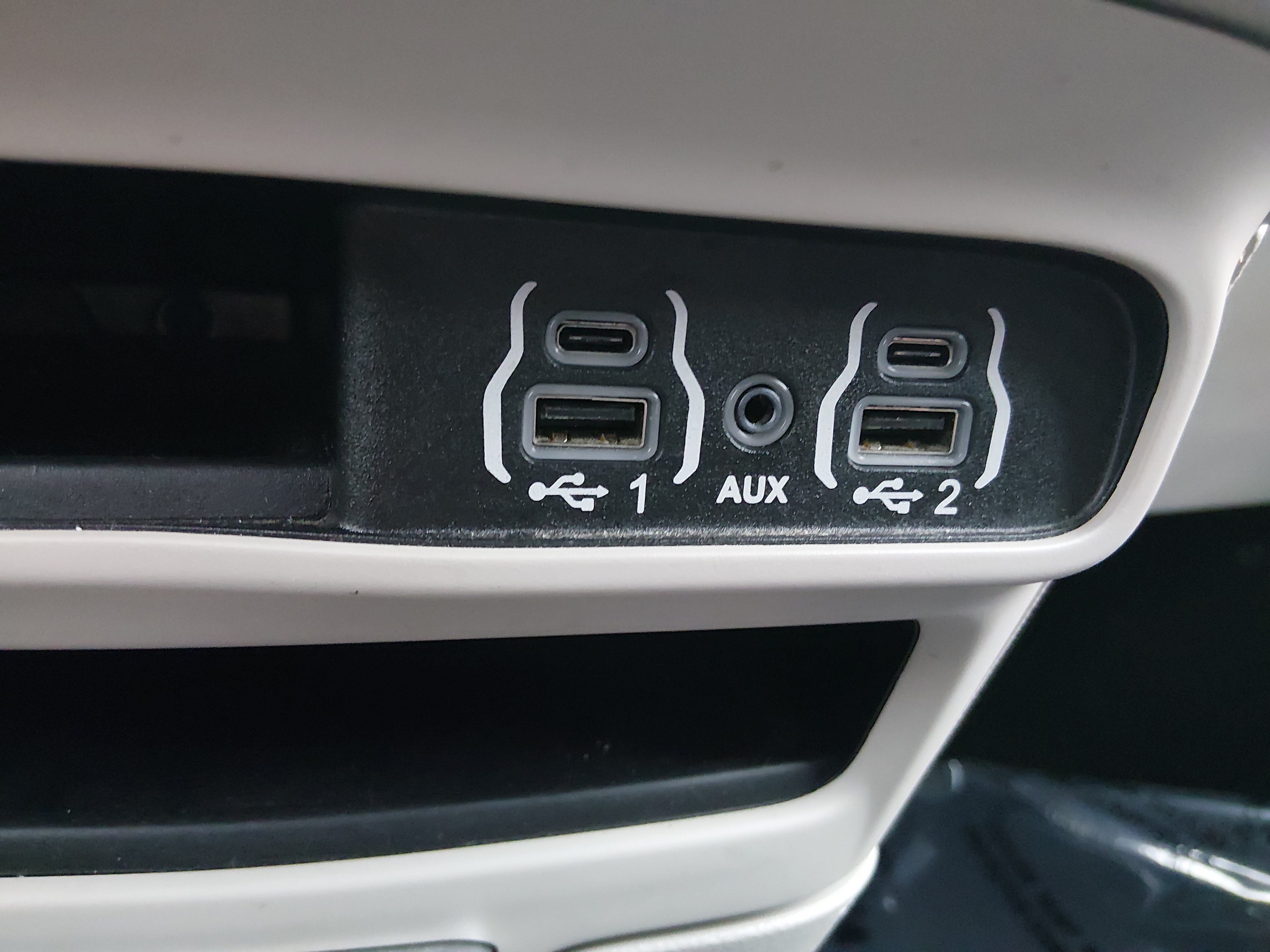 2023 Chrysler Voyager LX - Photo 19