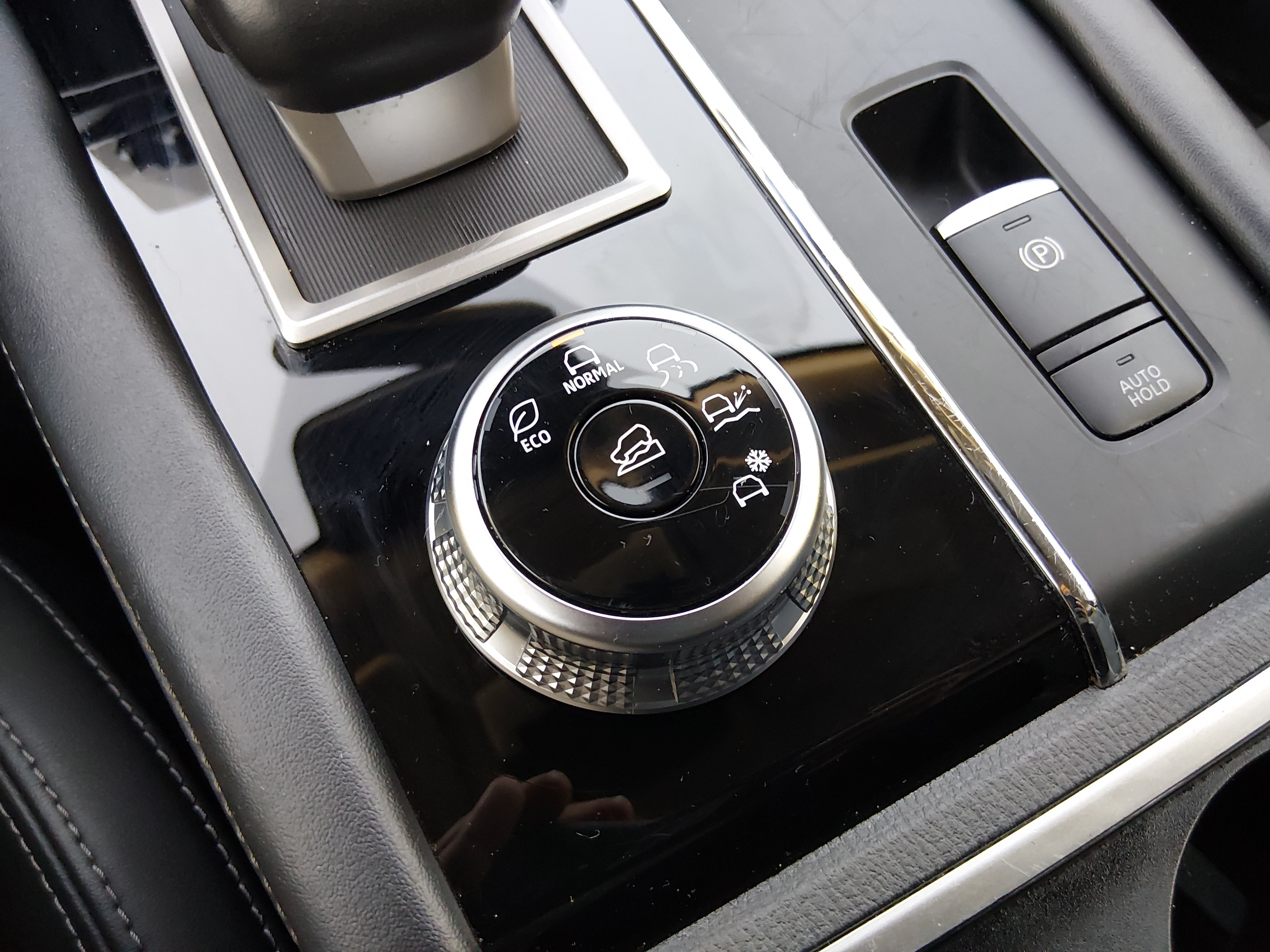 2024 Mitsubishi Outlander SE - Photo 18