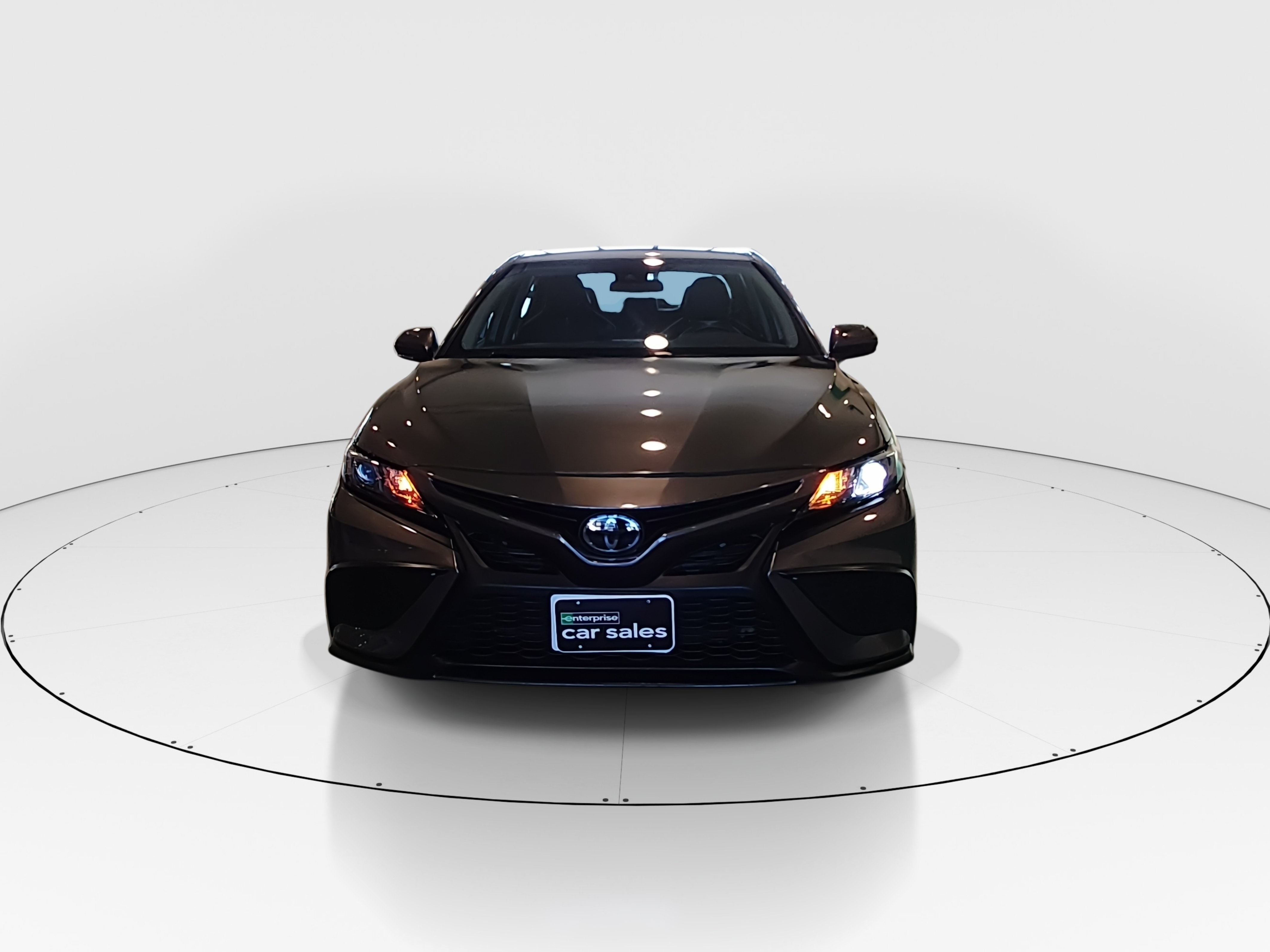 2024 Toyota Camry SE - Photo 2