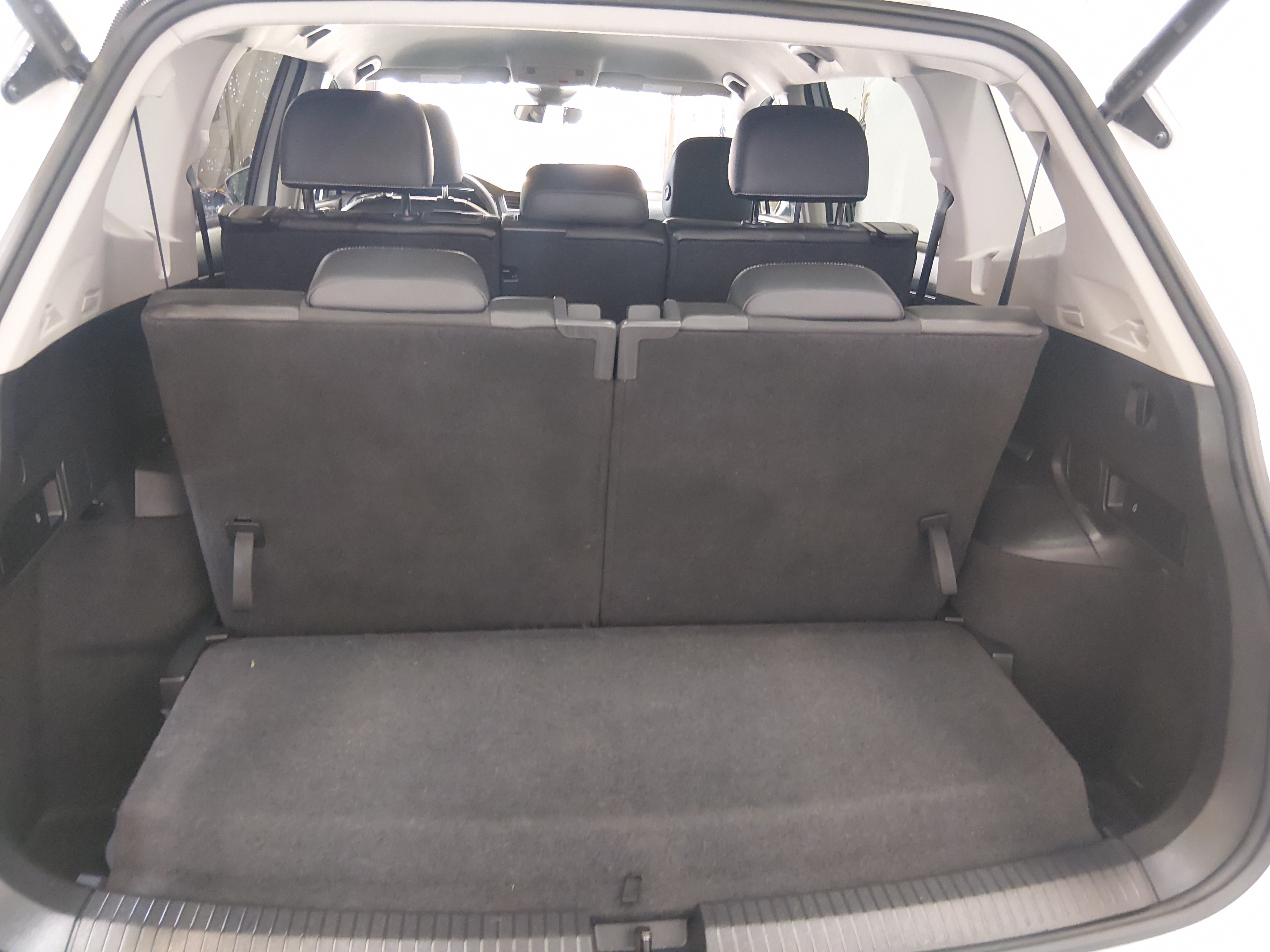 2024 Volkswagen Tiguan SE - Photo 11