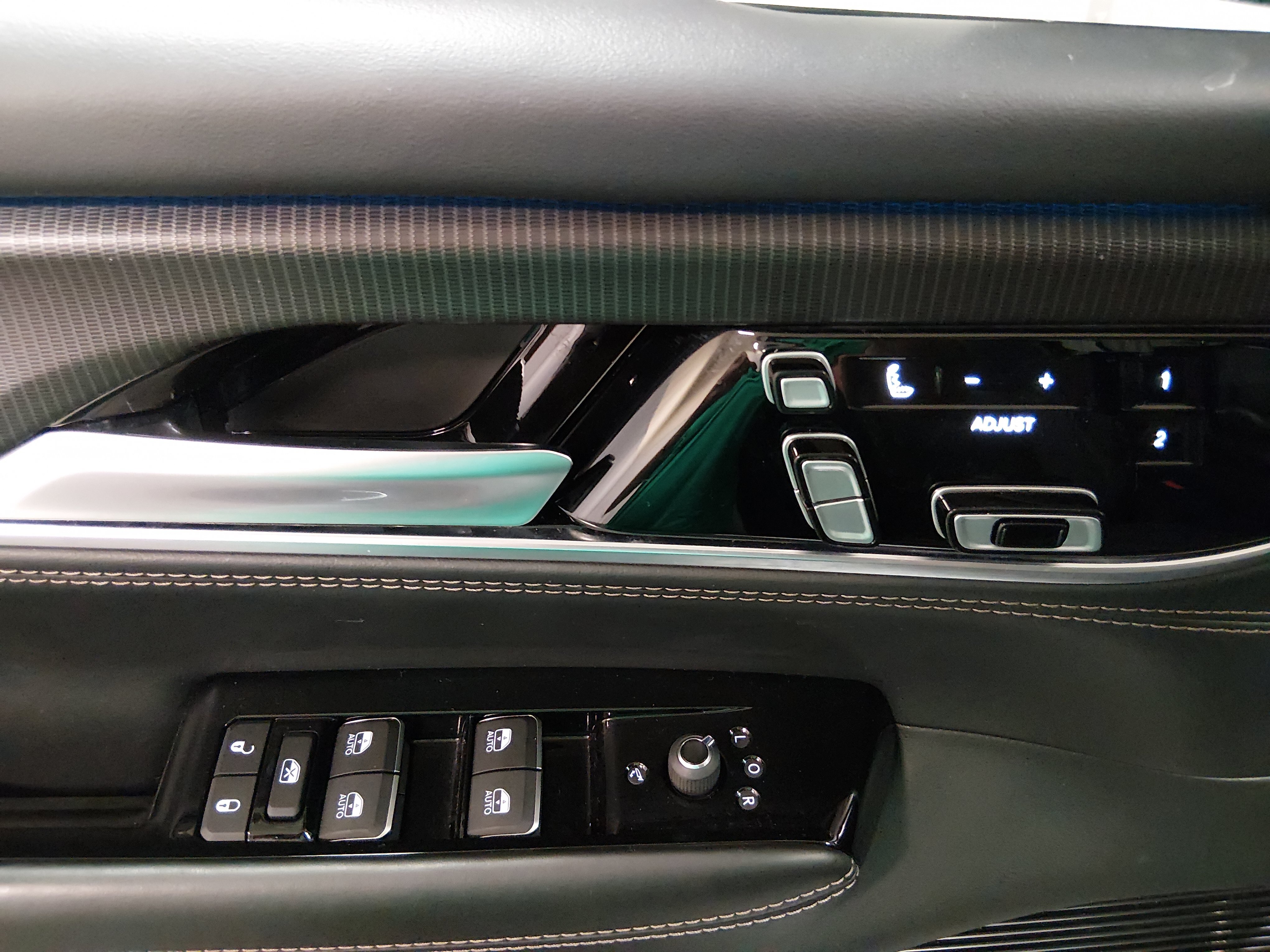 2024 Jeep Grand Wagoneer L Series II - Photo 25