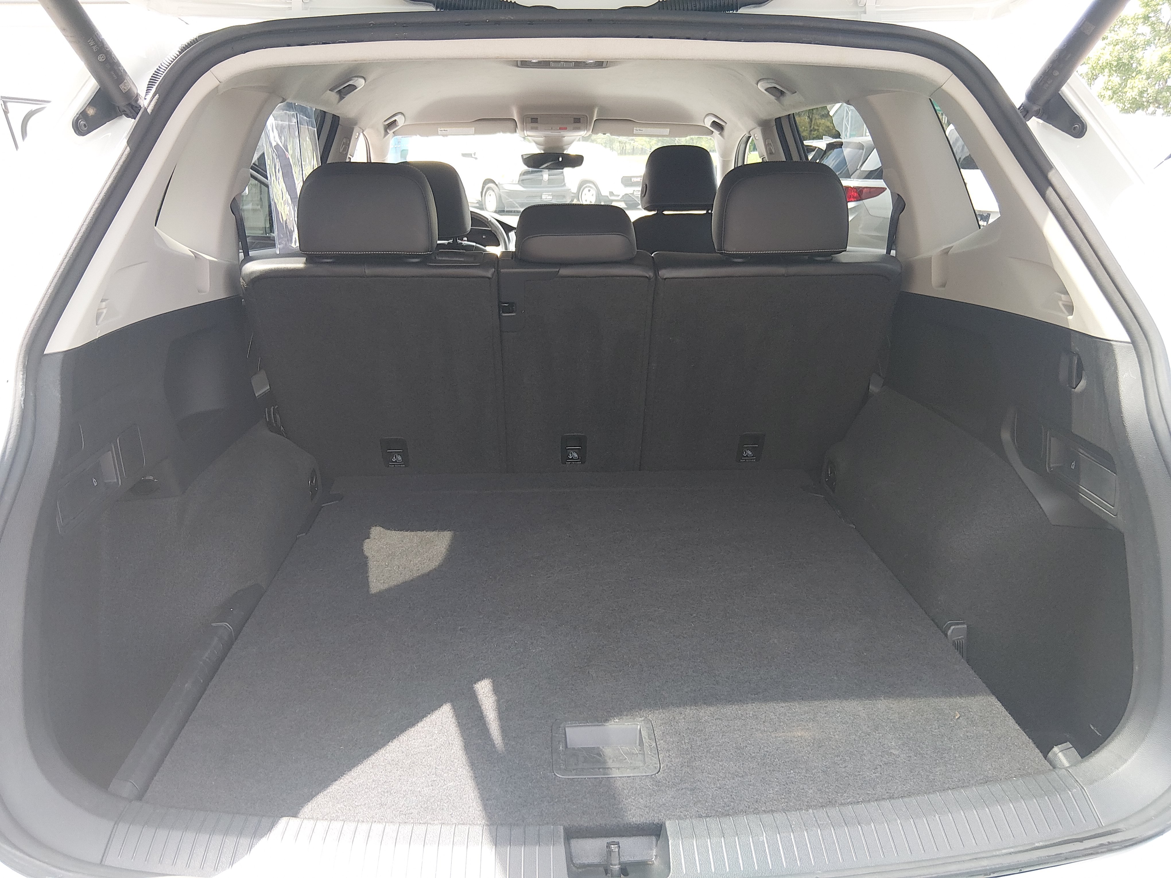 2024 Volkswagen Tiguan SE - Photo 11