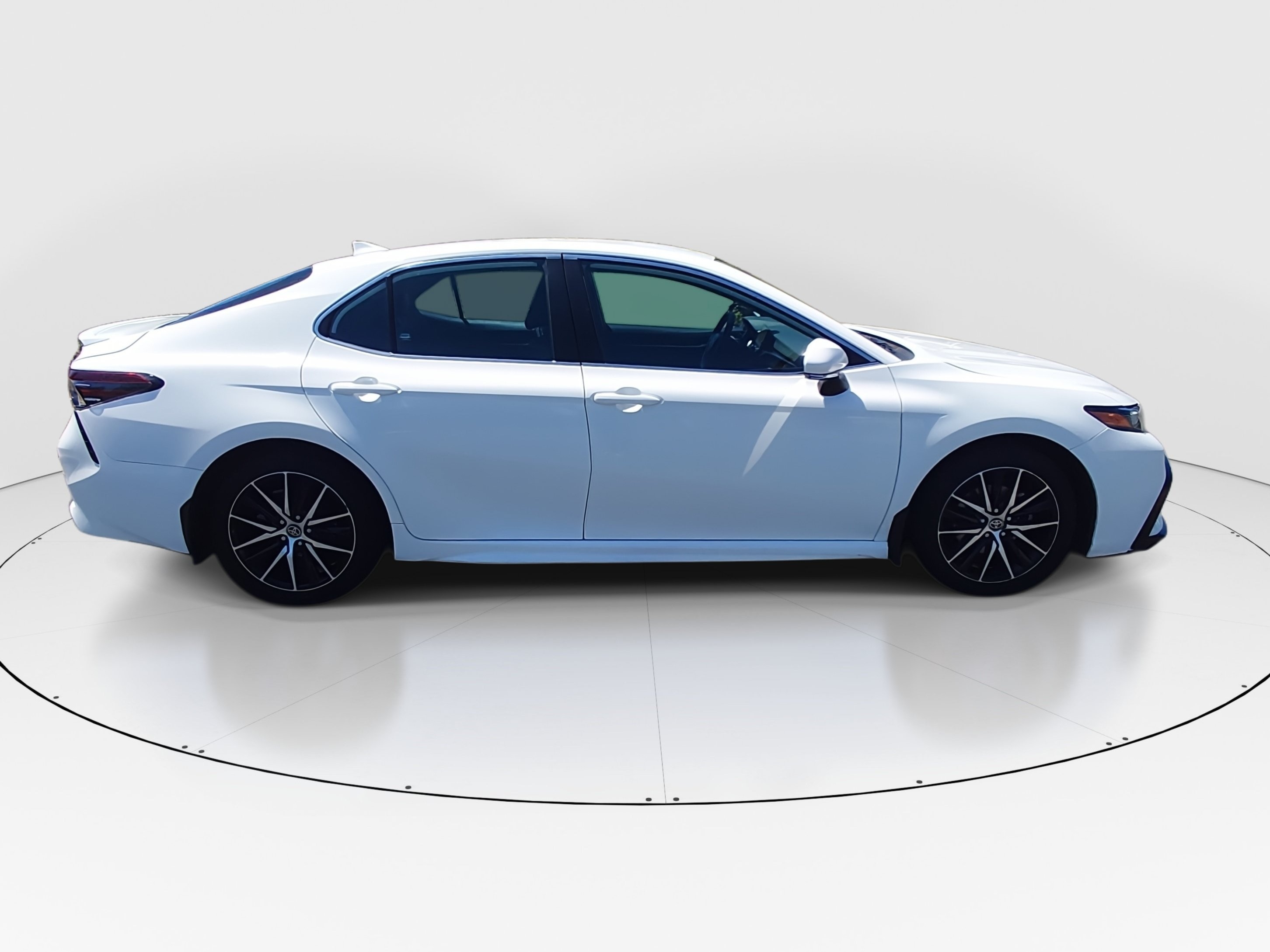 2024 Toyota Camry SE - Photo 8