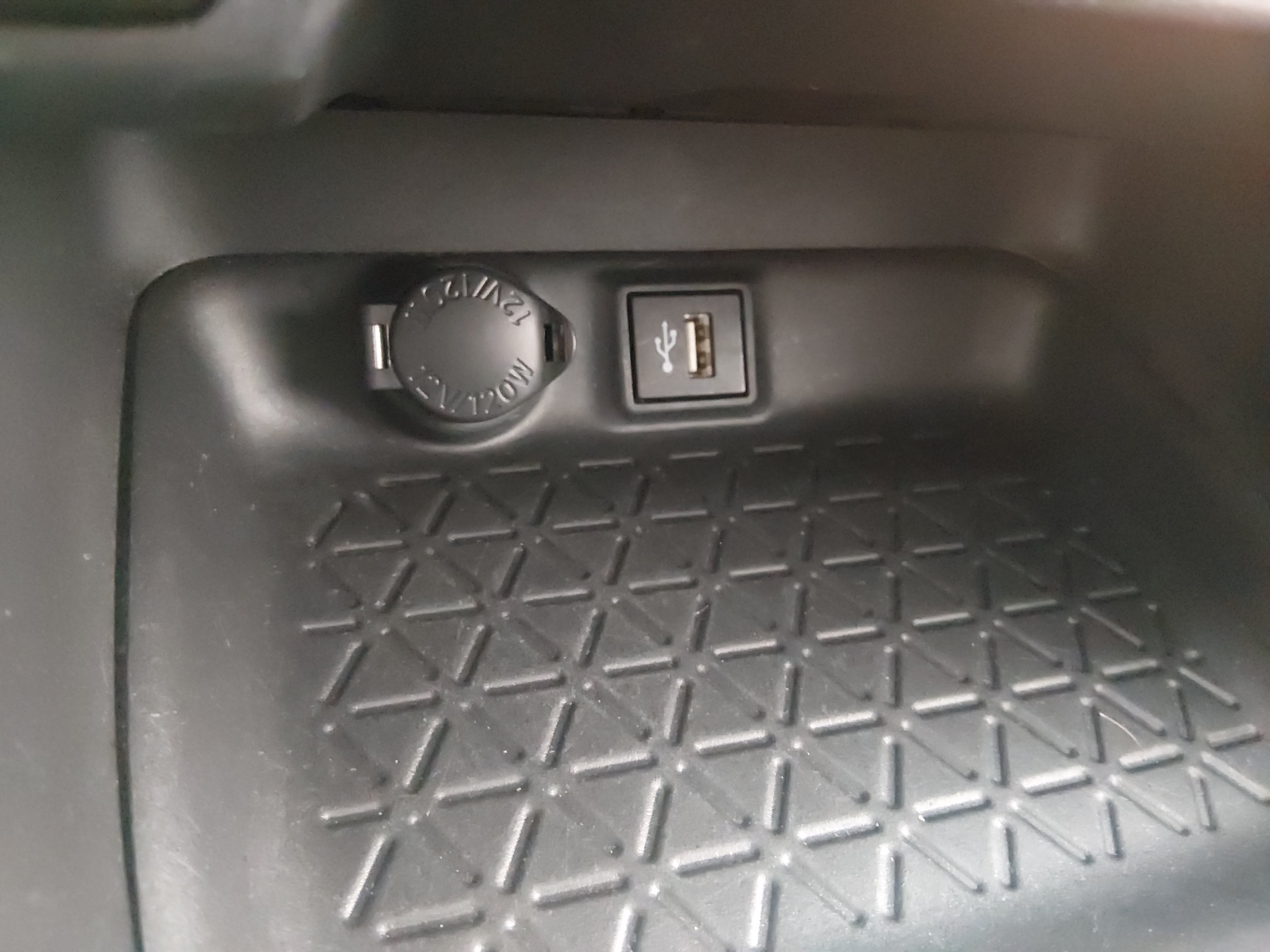 2024 Toyota RAV4 XLE - Photo 18