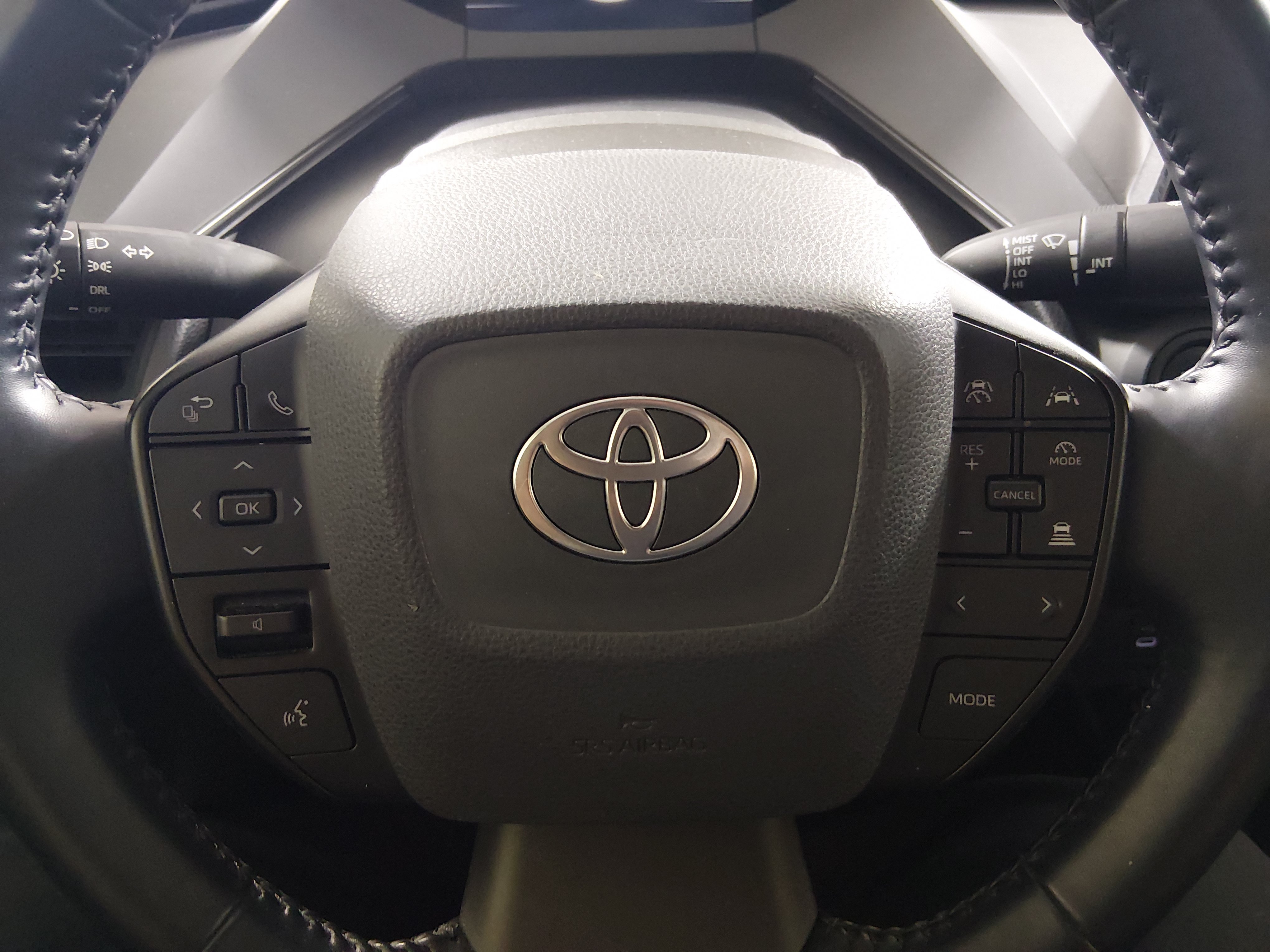 2024 Toyota Prius LE - Photo 12