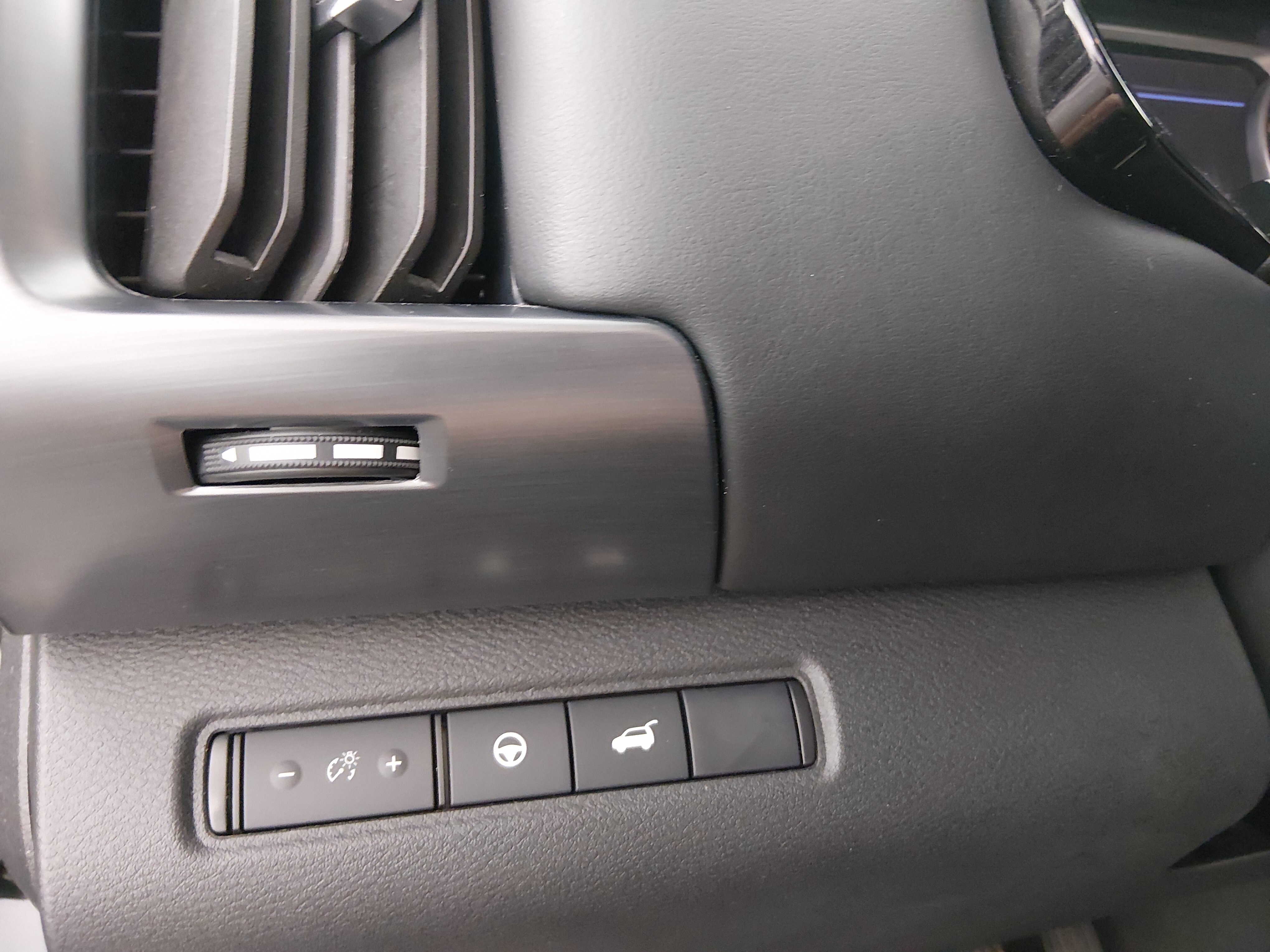 2025 Nissan Pathfinder SL - Photo 13