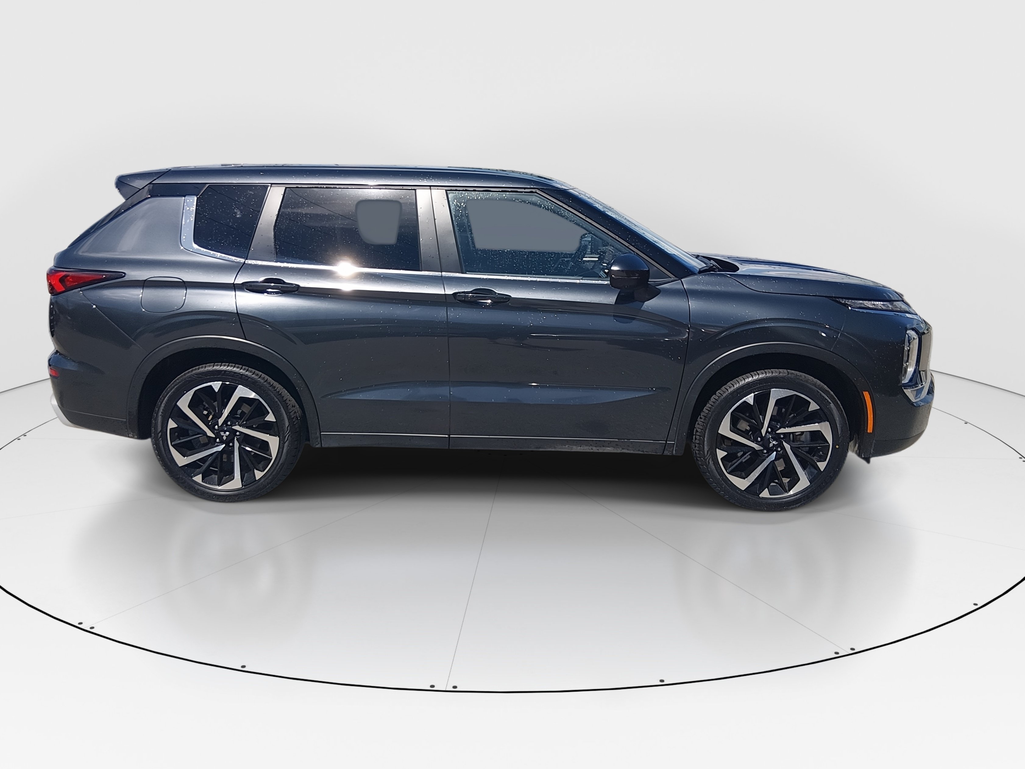 2024 Mitsubishi Outlander SE - Photo 8