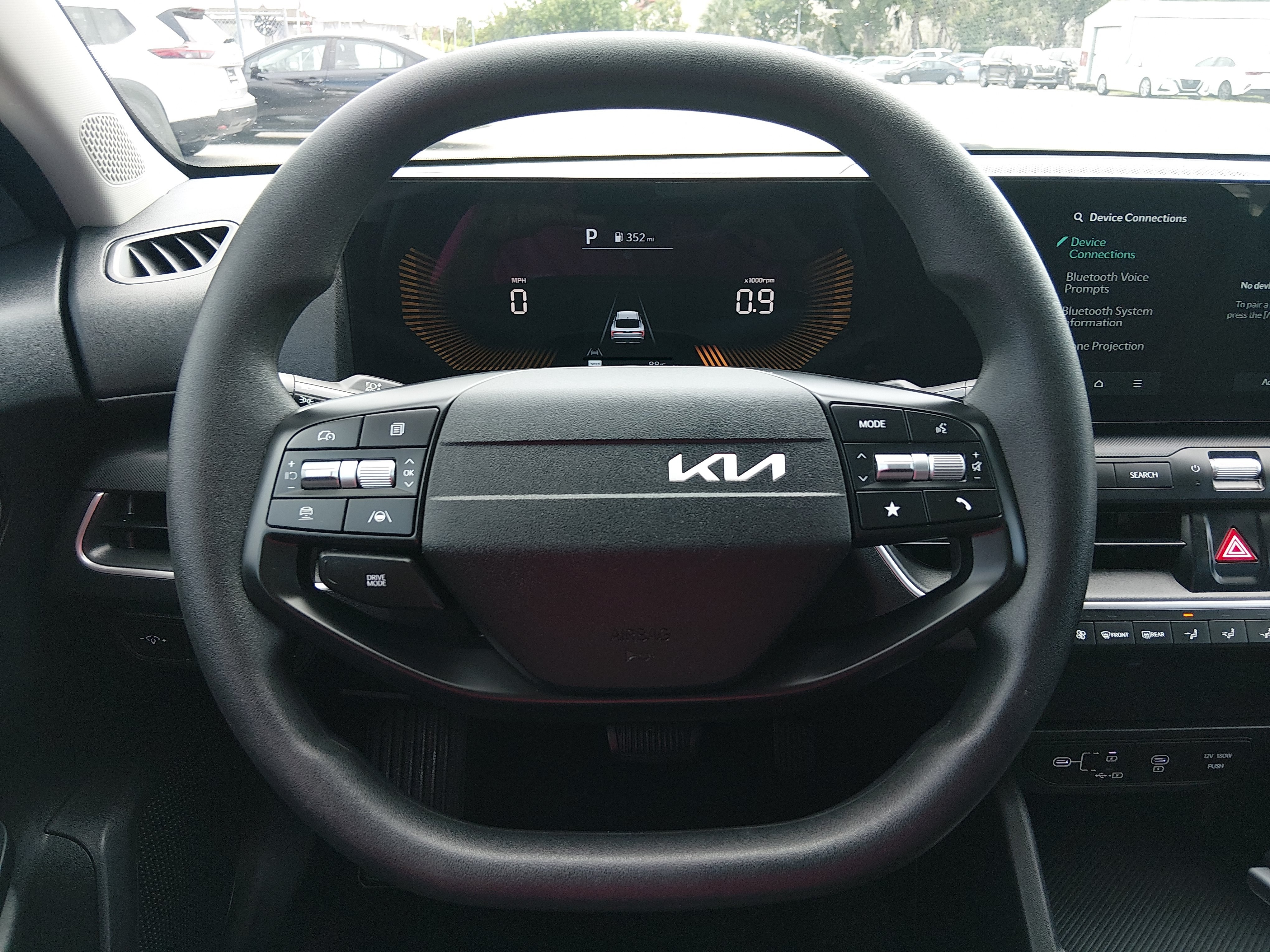 2025 Kia K4 LXS - Photo 12