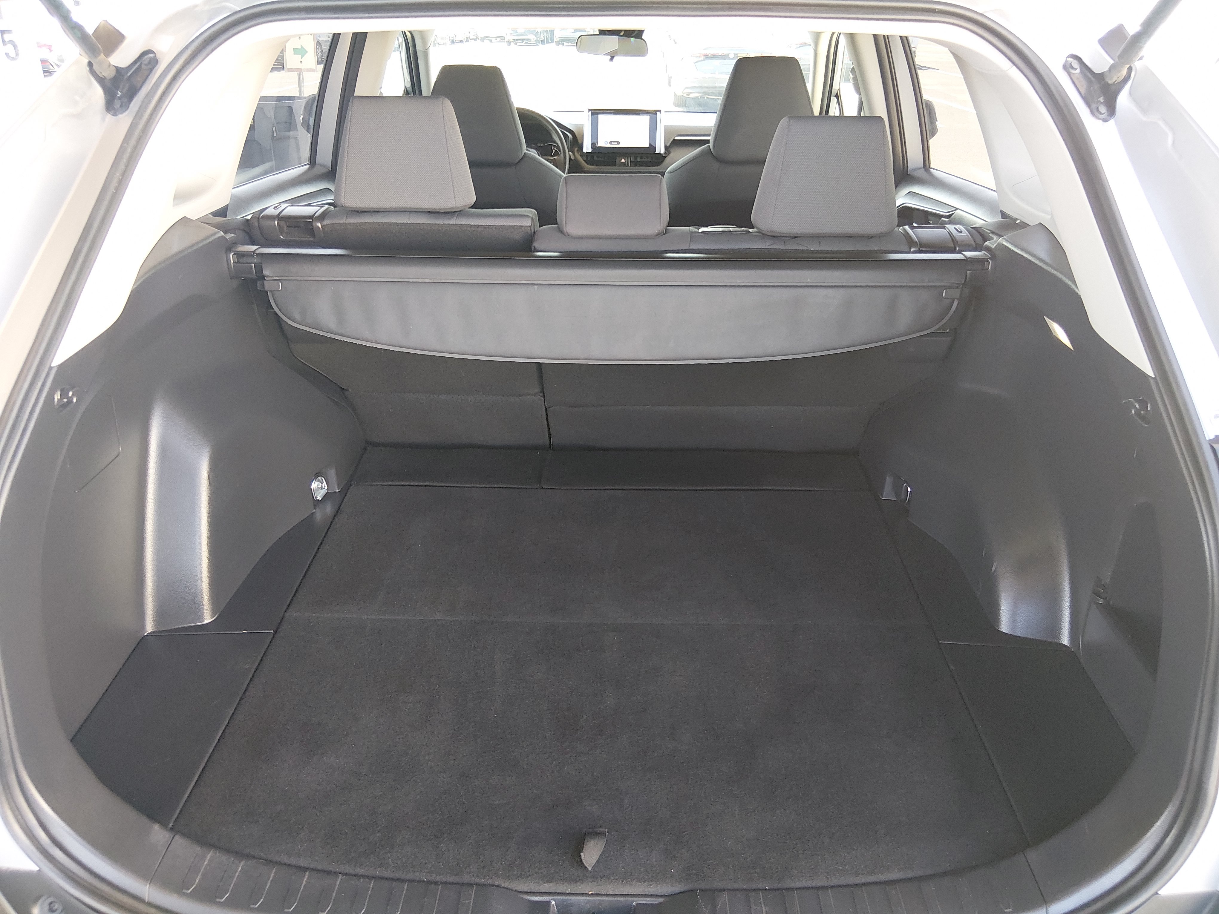 2025 Toyota RAV4 XLE - Photo 11