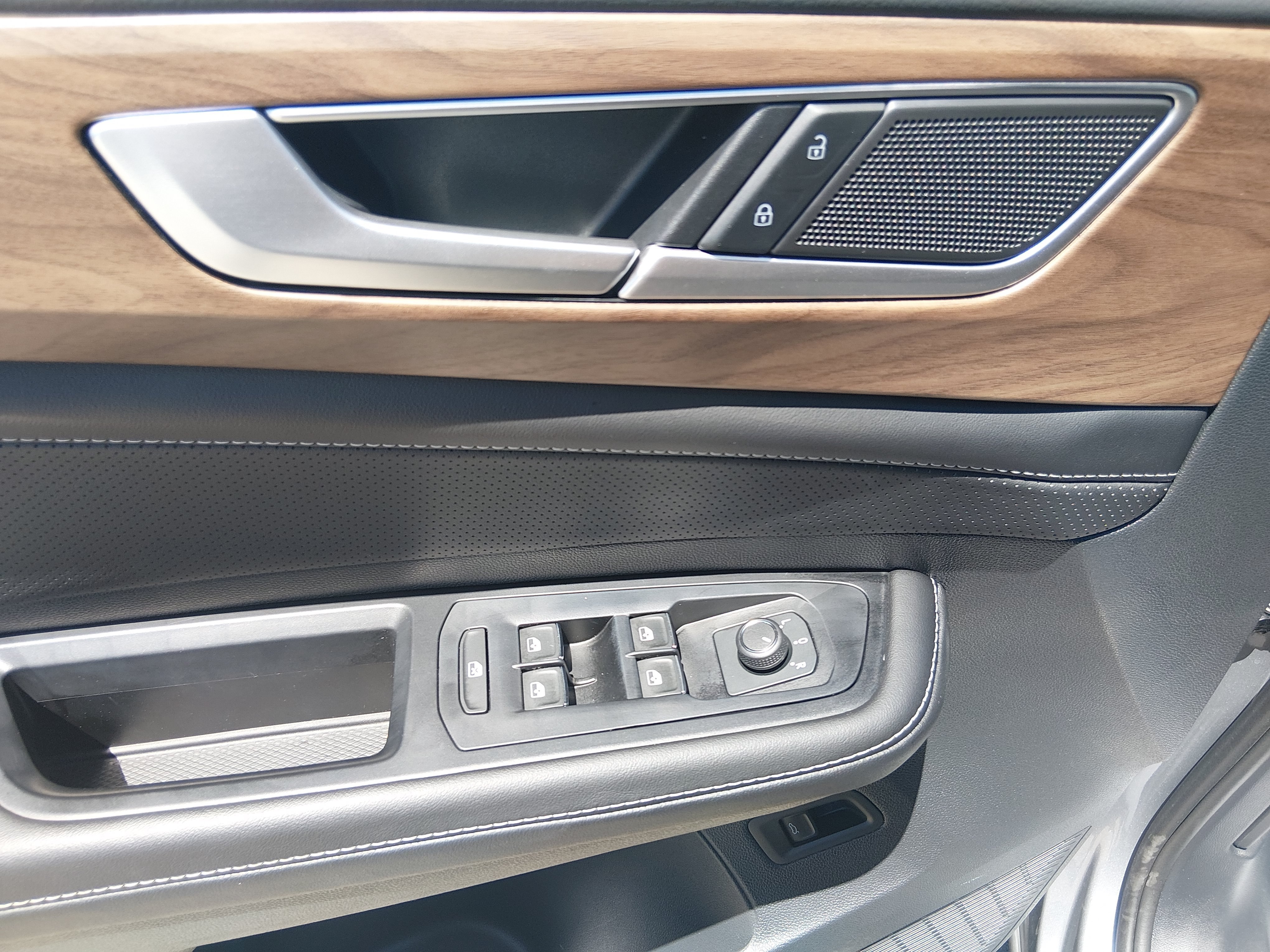 2026 Volkswagen Atlas SE w/Tech - Photo 12