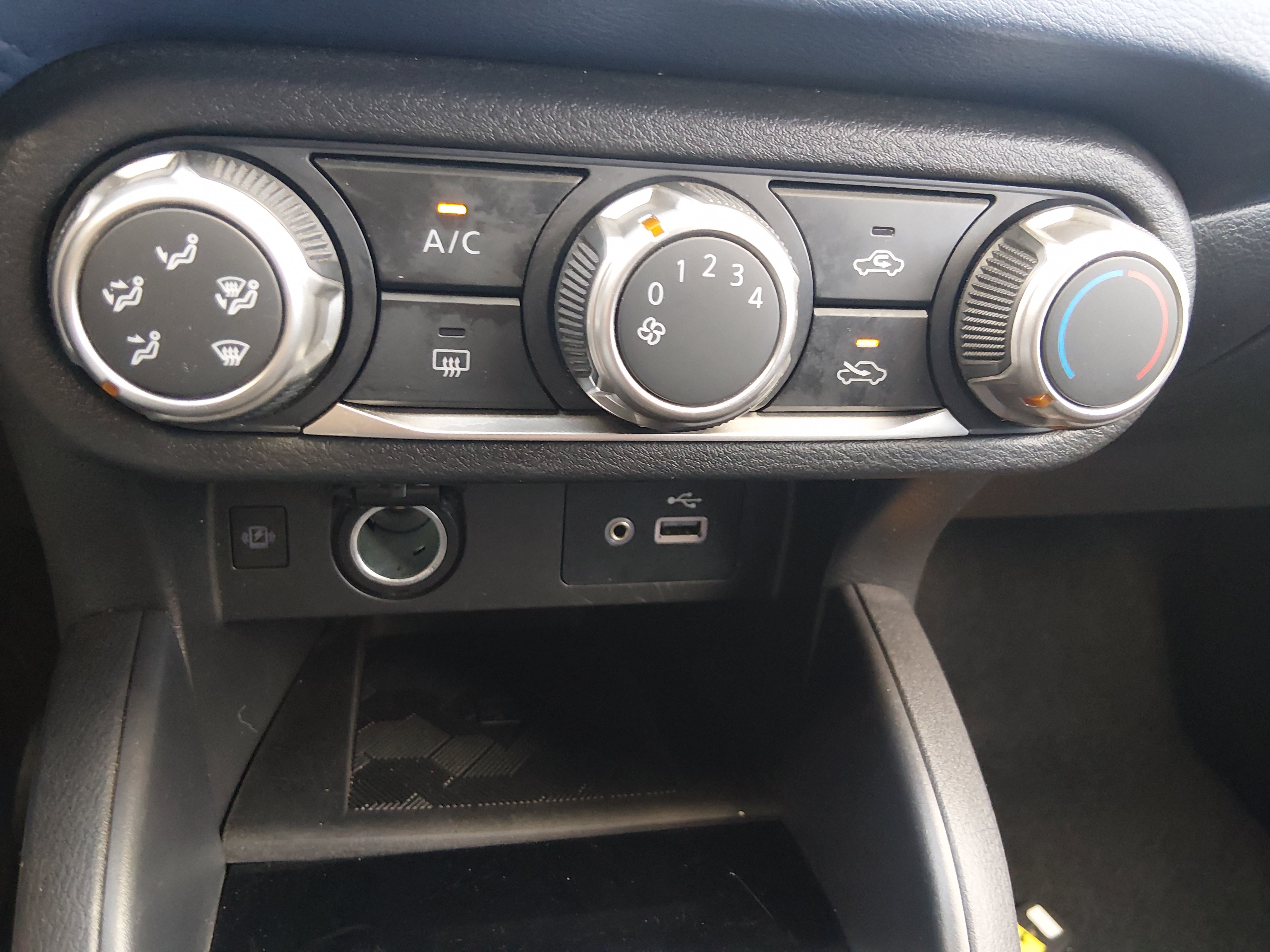 2025 Nissan Versa SV CVT, photo 21