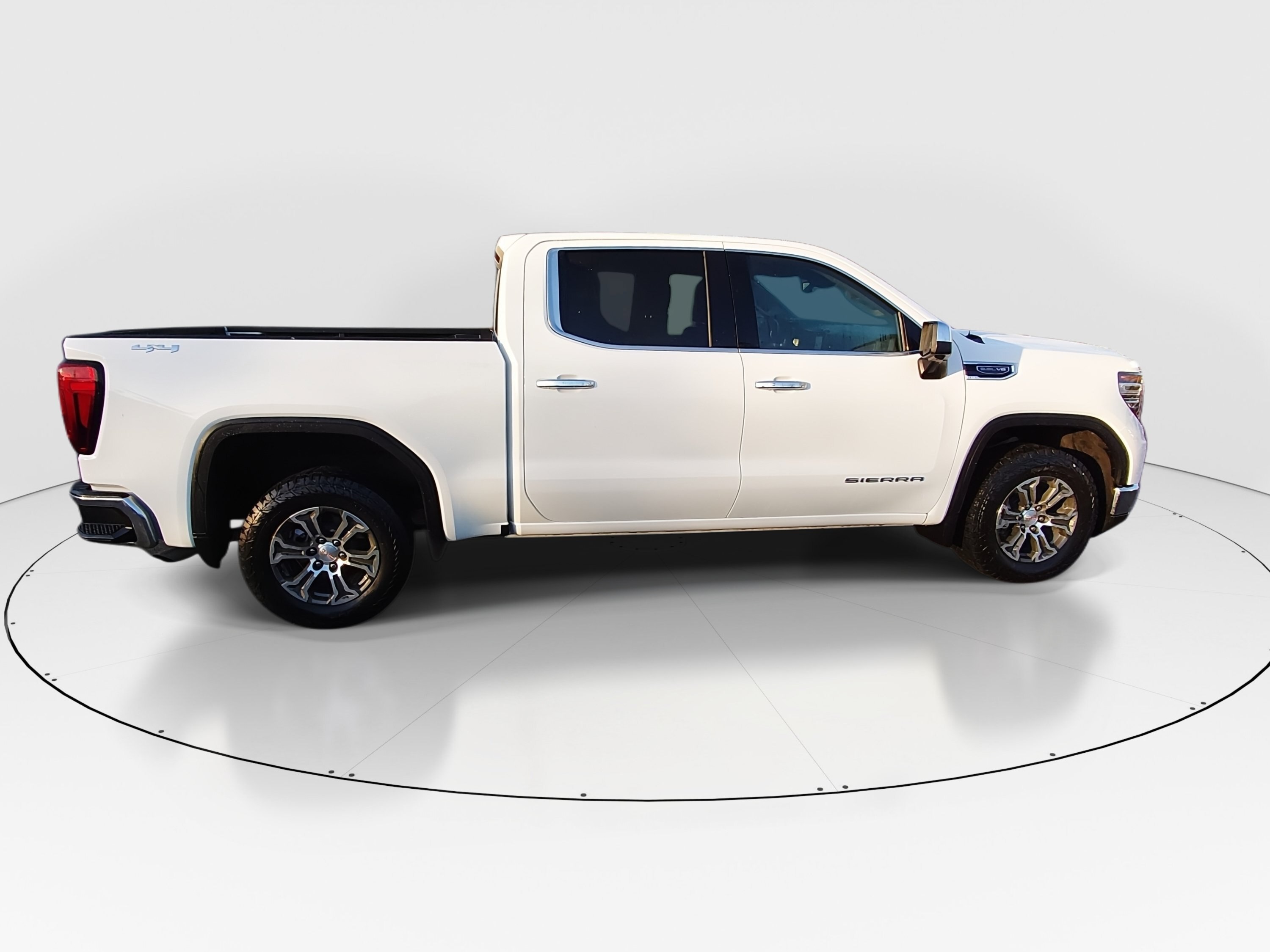 2025 GMC Sierra 1500 SLT - Photo 8