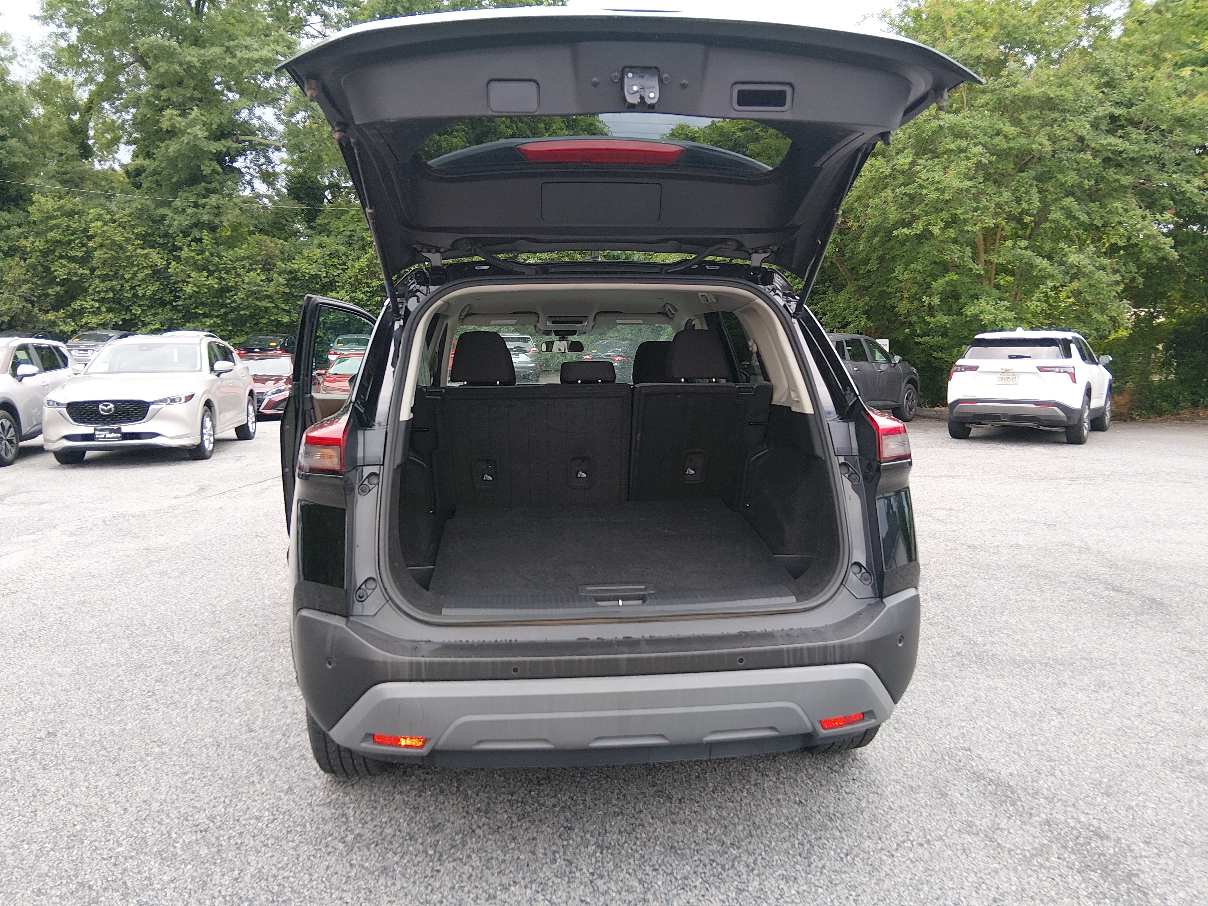 2023 Nissan Rogue SV - Photo 11