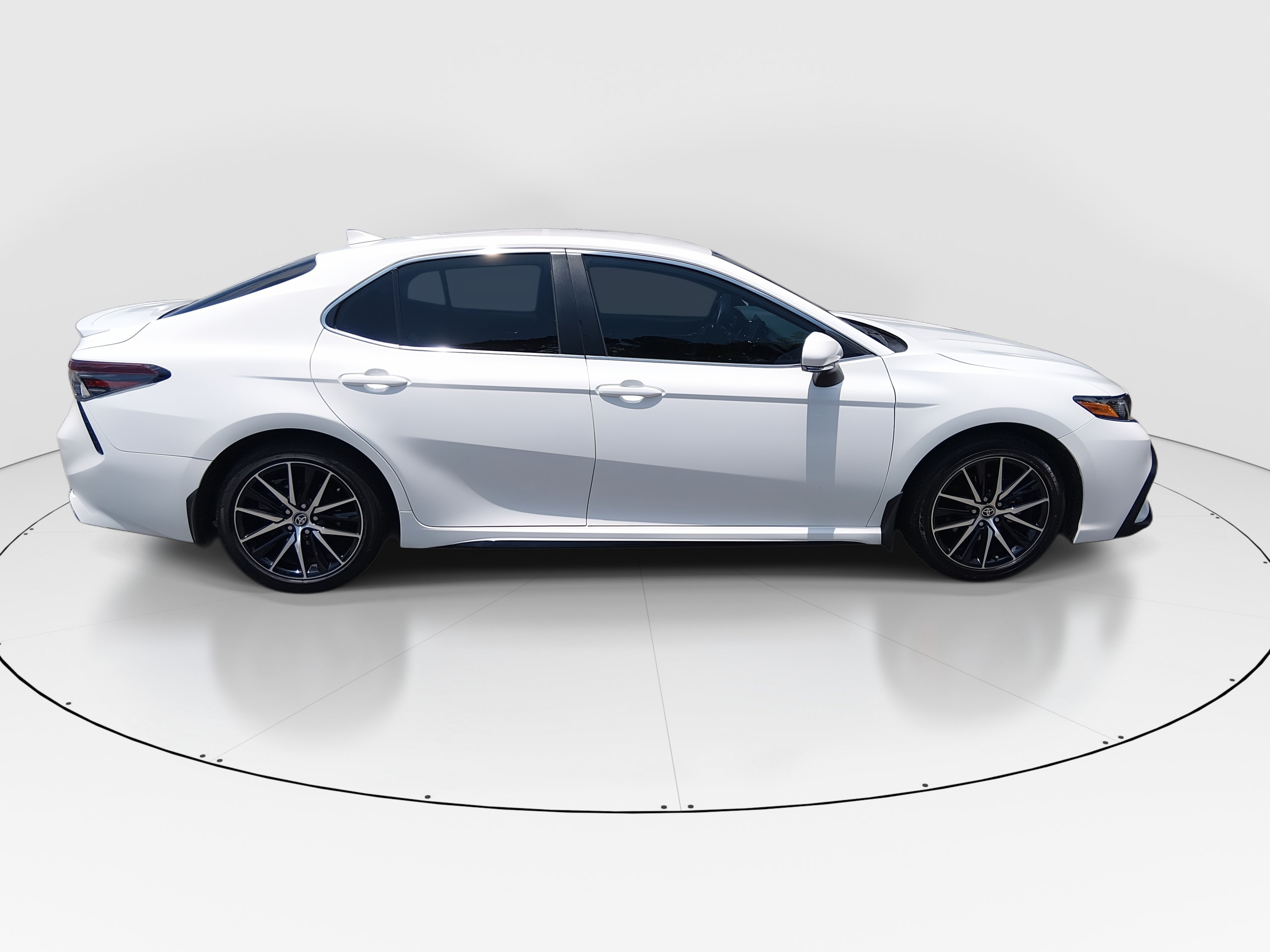 2024 Toyota Camry SE - Photo 8