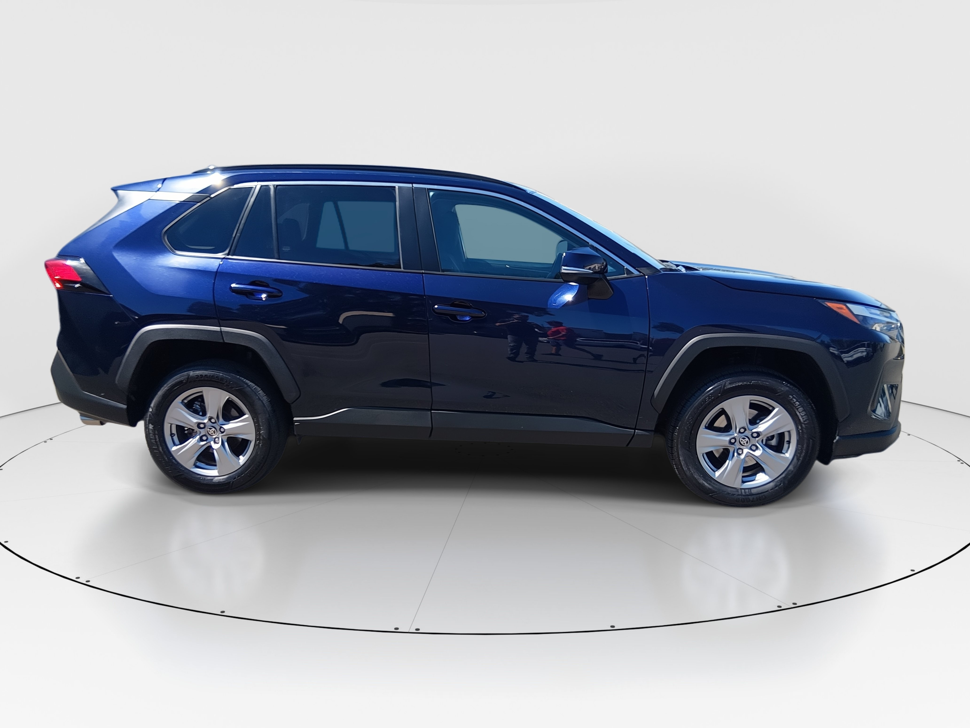 2024 Toyota RAV4 XLE - Photo 8
