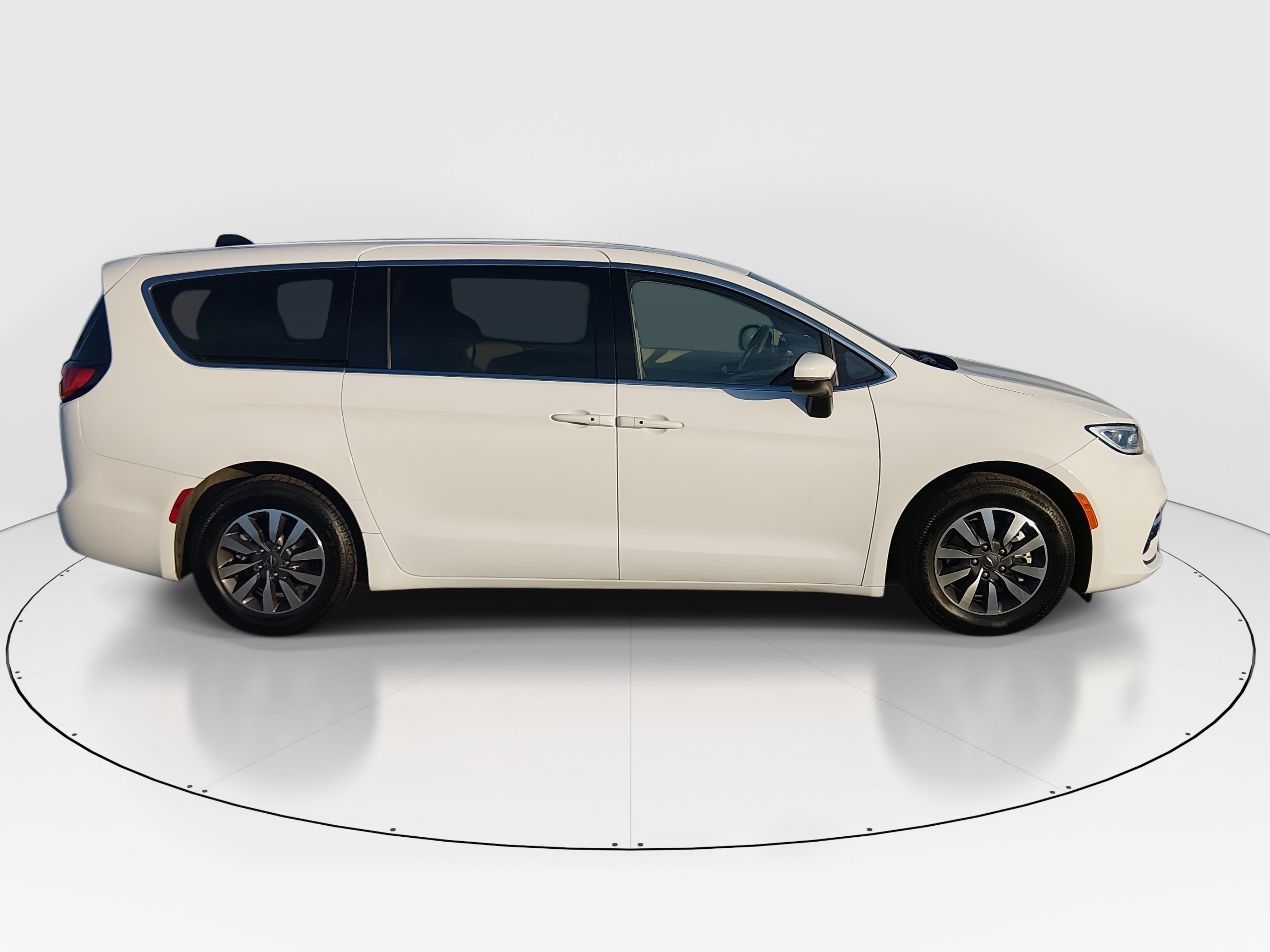 2023 Chrysler Pacifica Hybrid Touring L - Photo 8