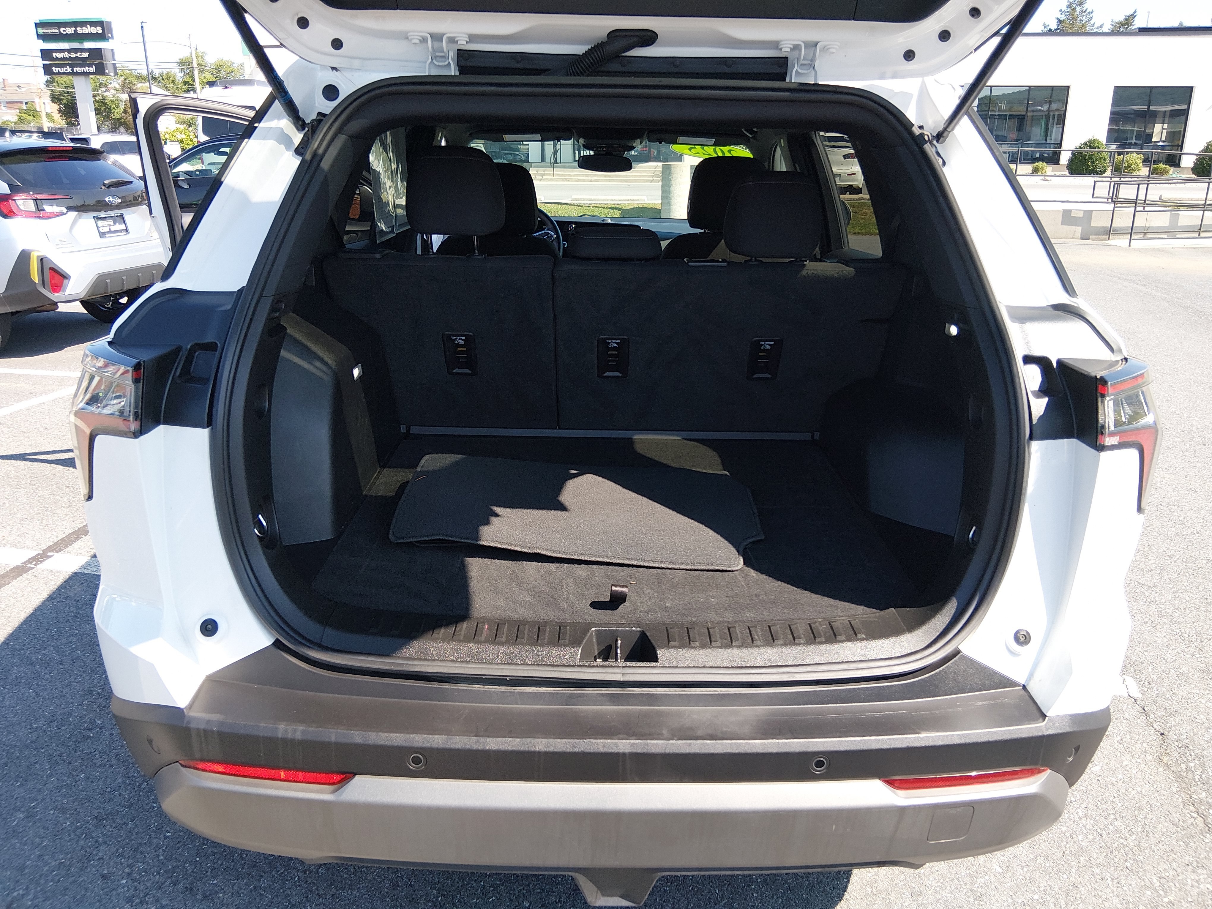 2025 Chevrolet Equinox LT - Photo 11