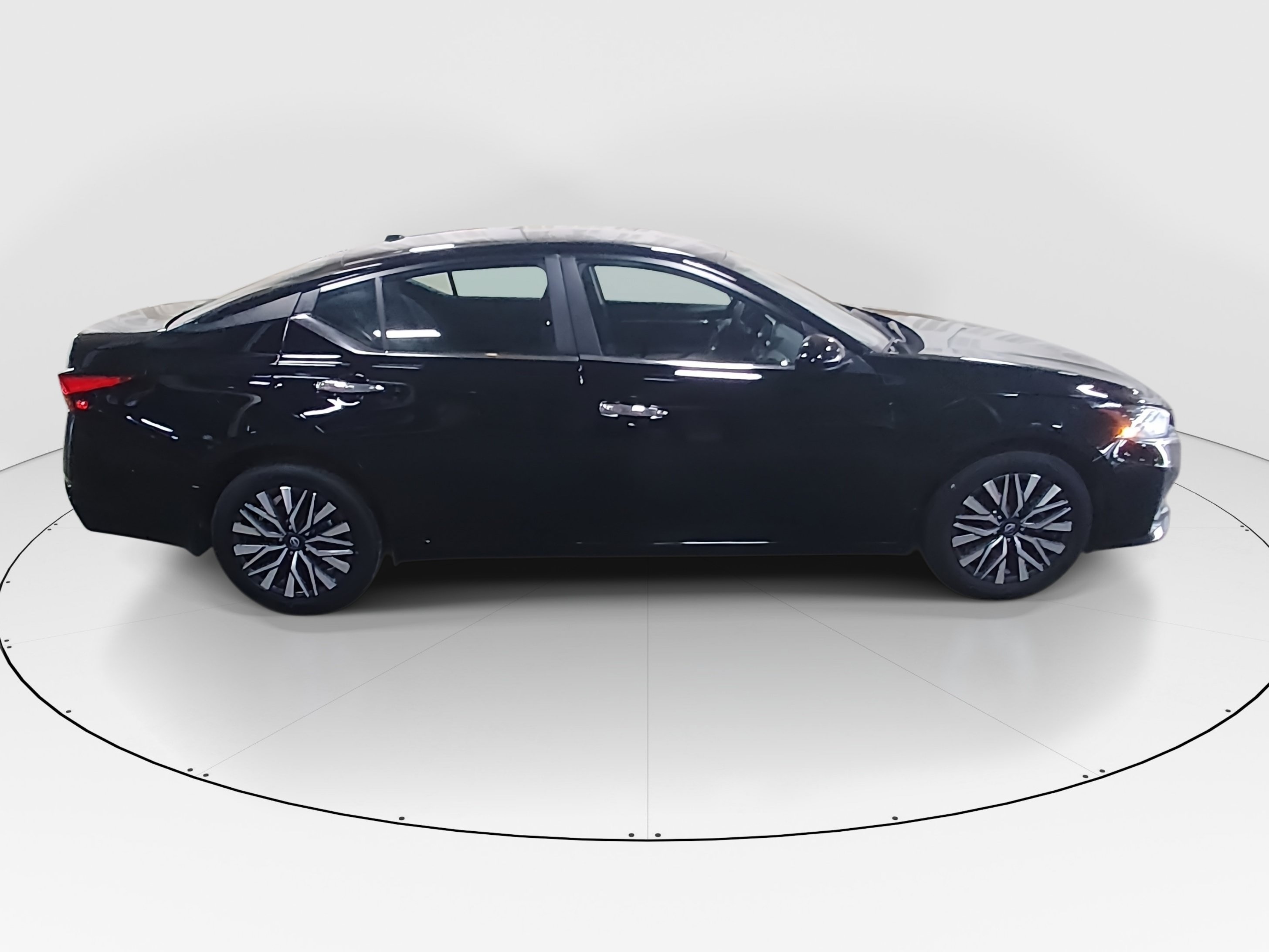 2023 Nissan Altima SV - Photo 8