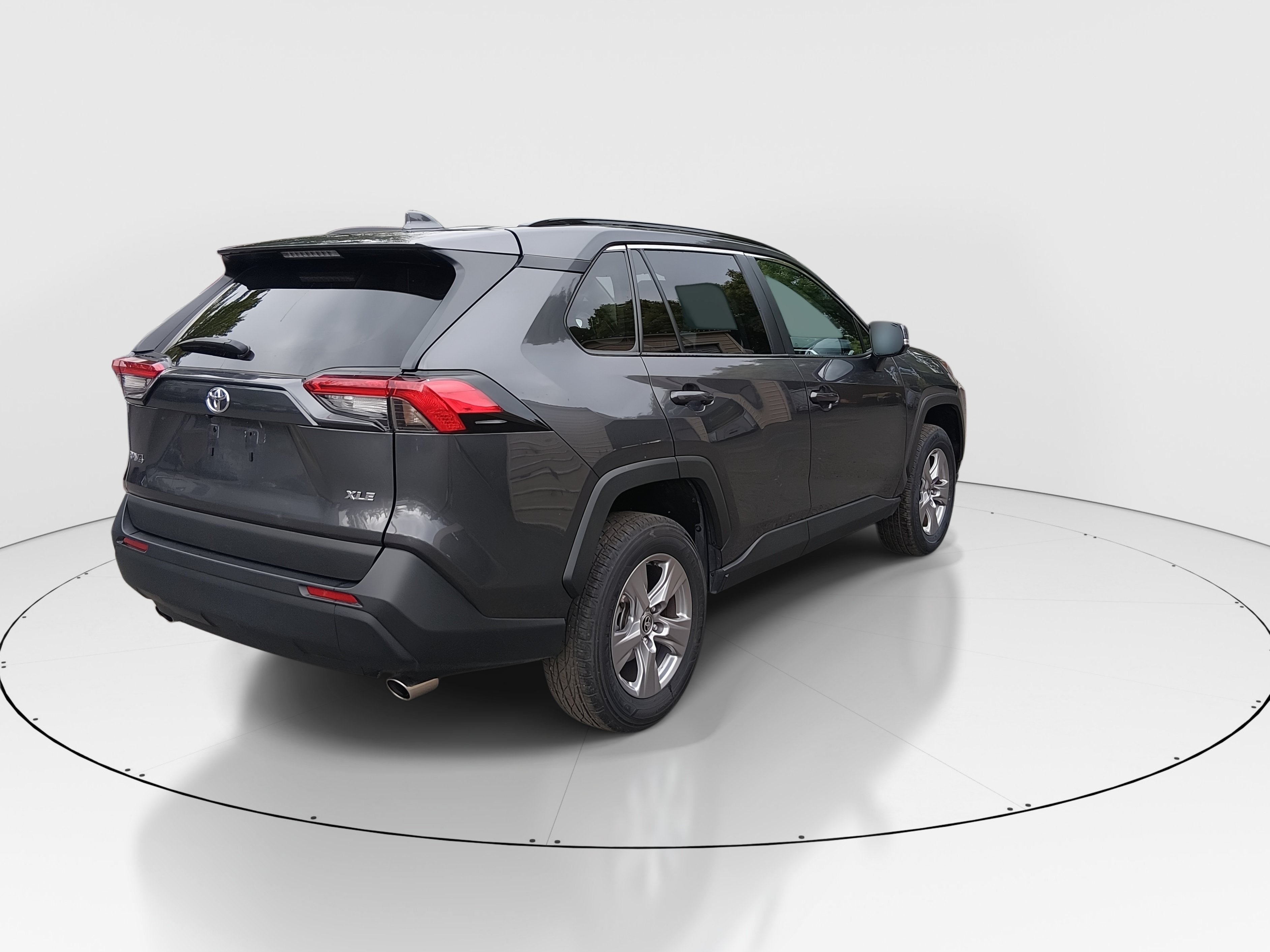2025 Toyota RAV4 XLE - Photo 7