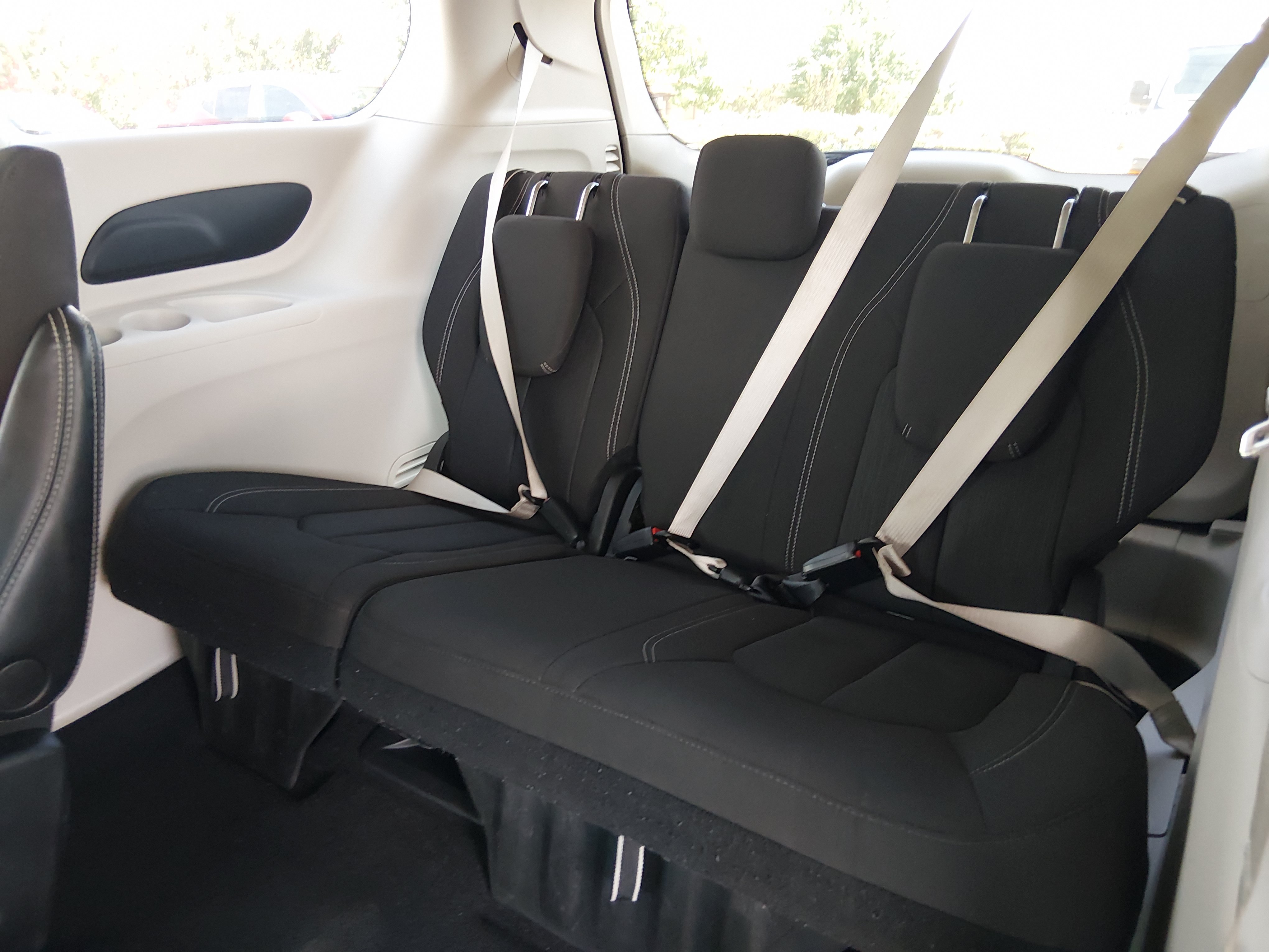 2023 Chrysler Voyager LX - Photo 17