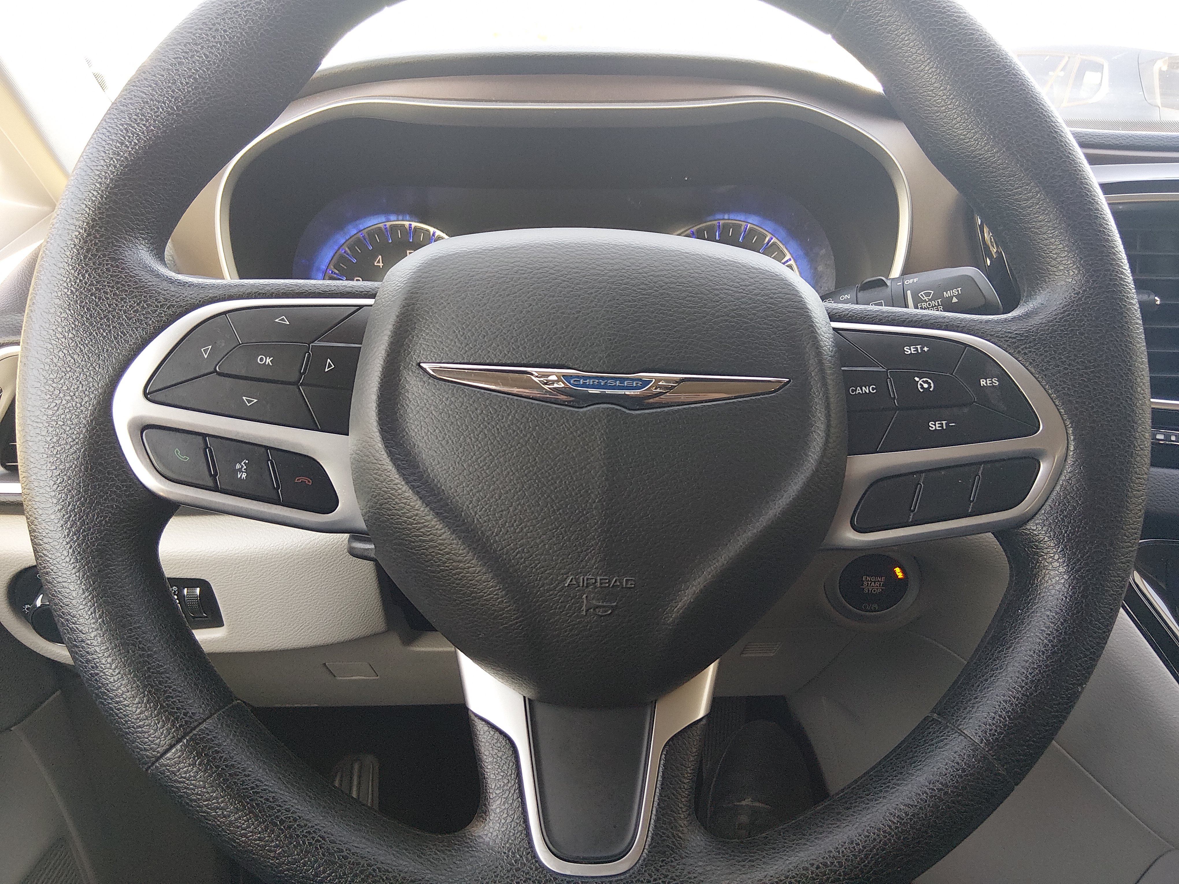 2020 Chrysler Voyager LX - Photo 12