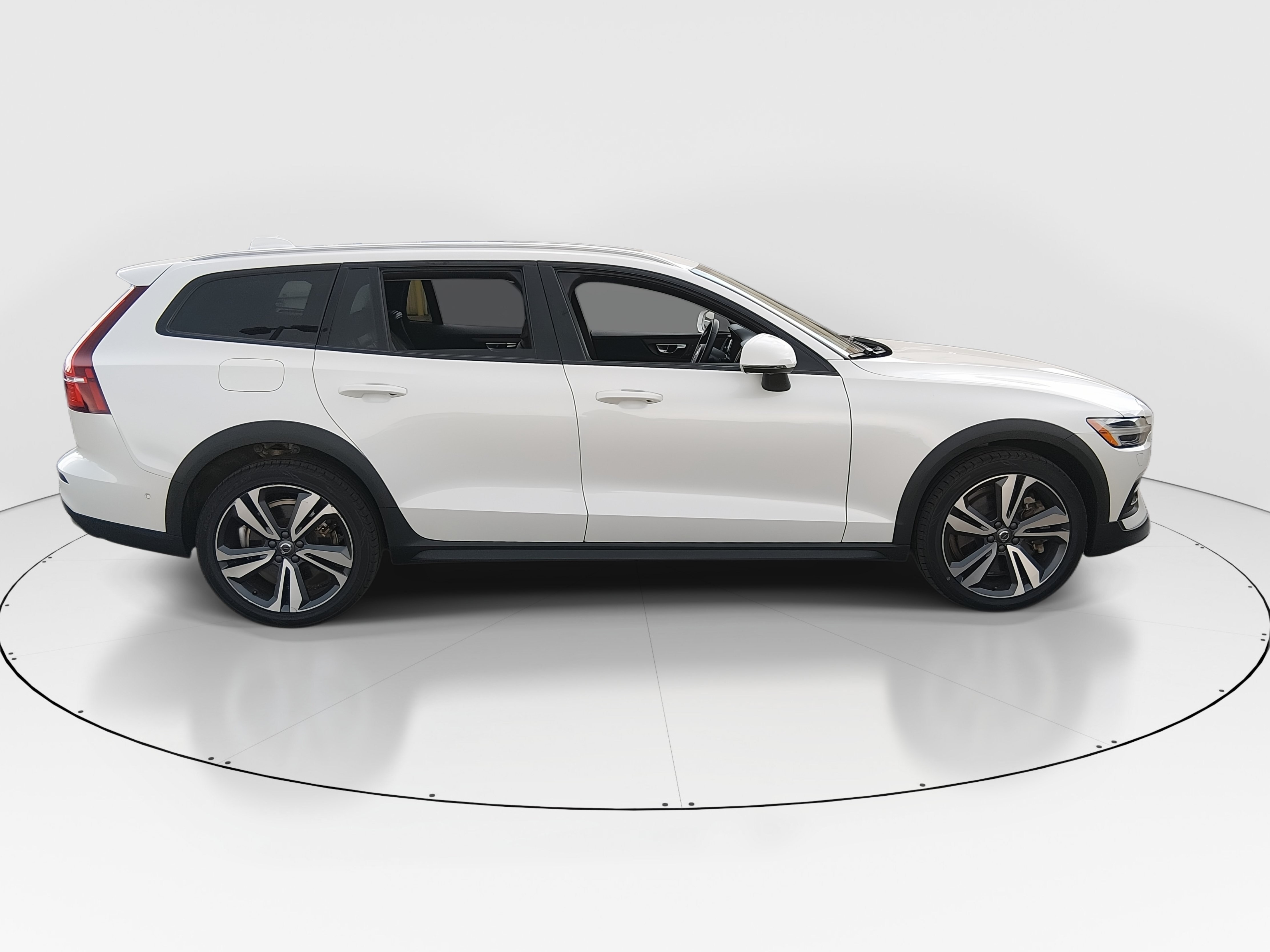 2025 Volvo V60 Cross Country Plus - Photo 8