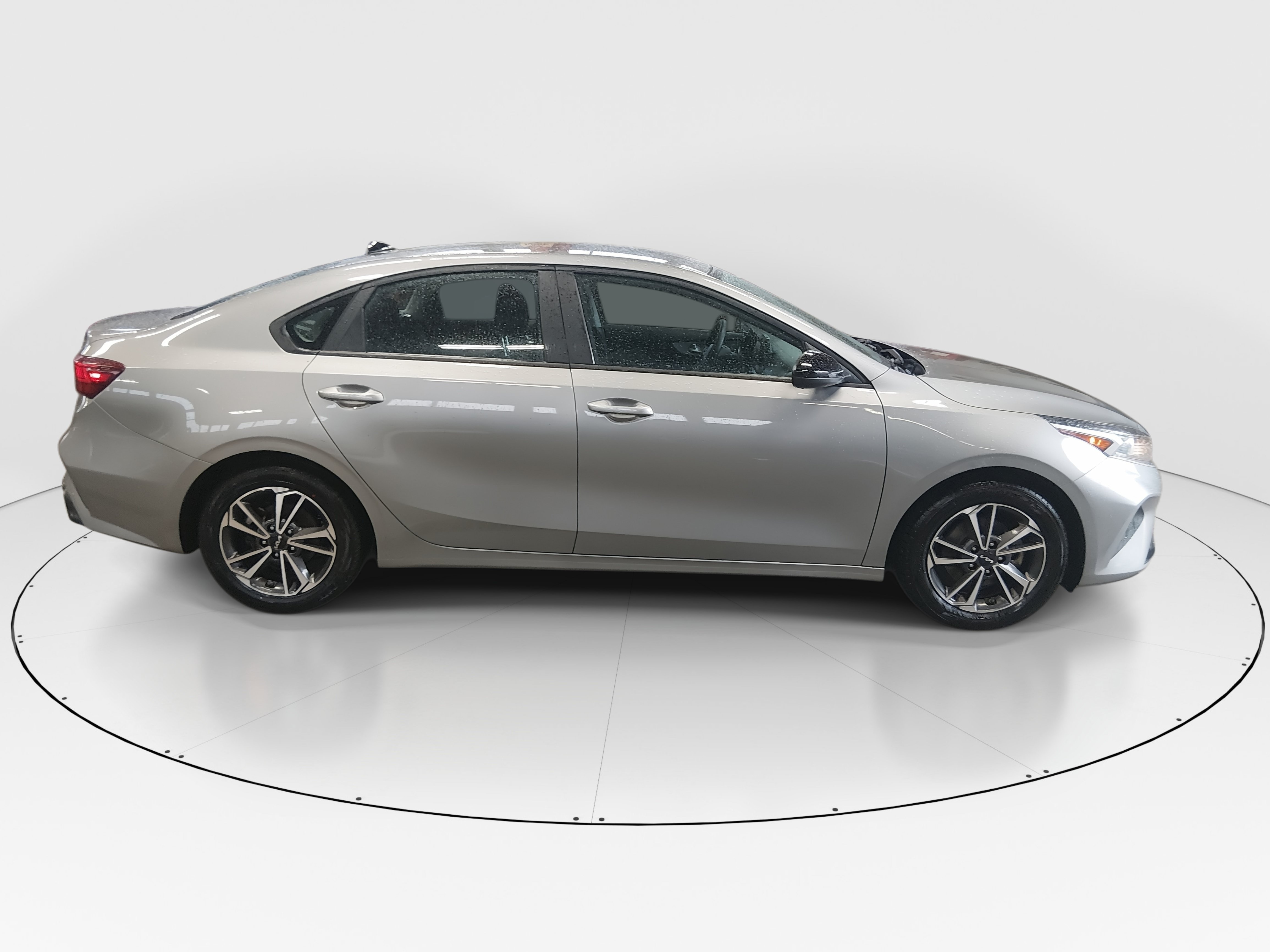 2024 Kia Forte LXS - Photo 8