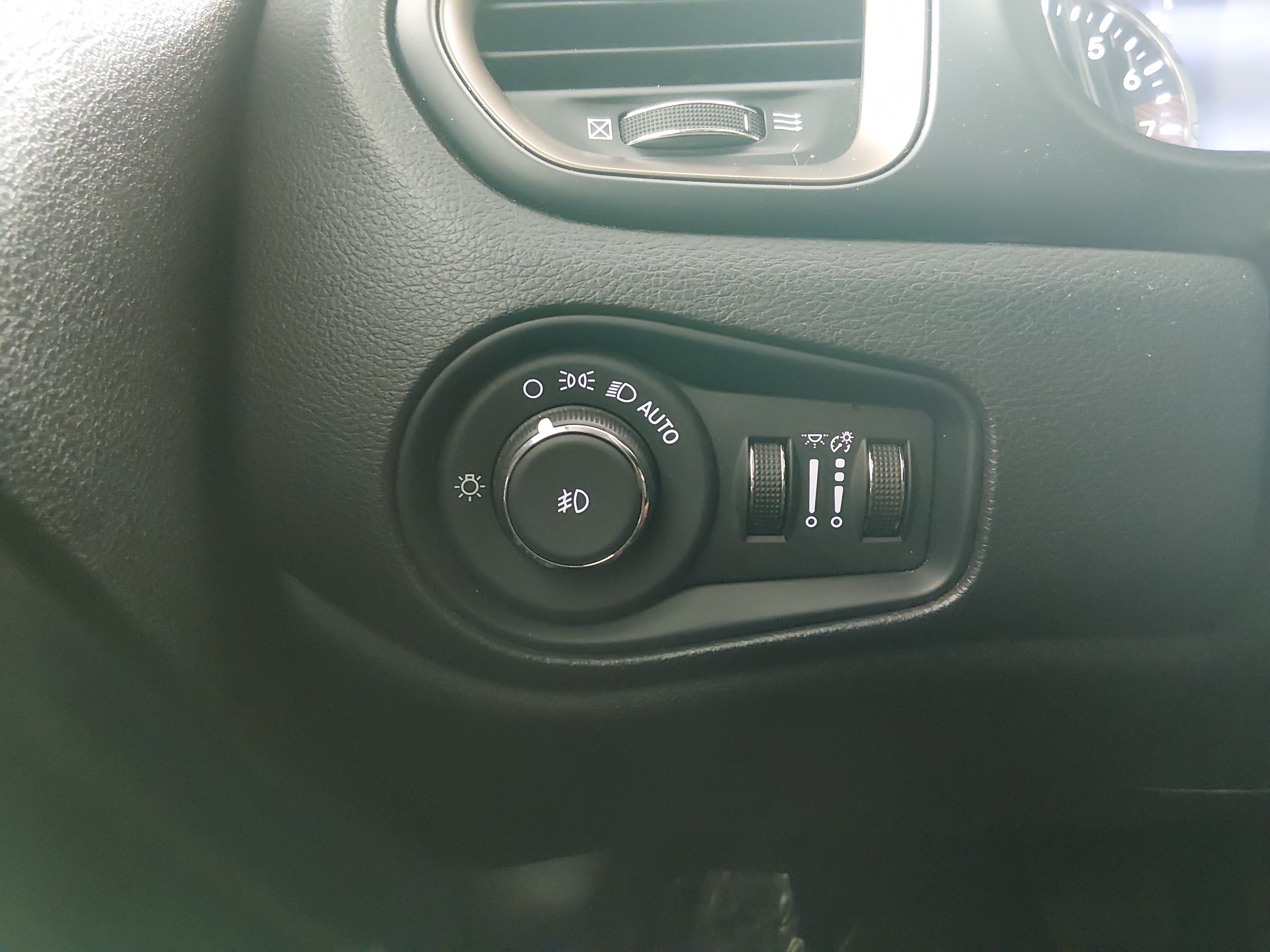 2023 Jeep Renegade Upland - Photo 13