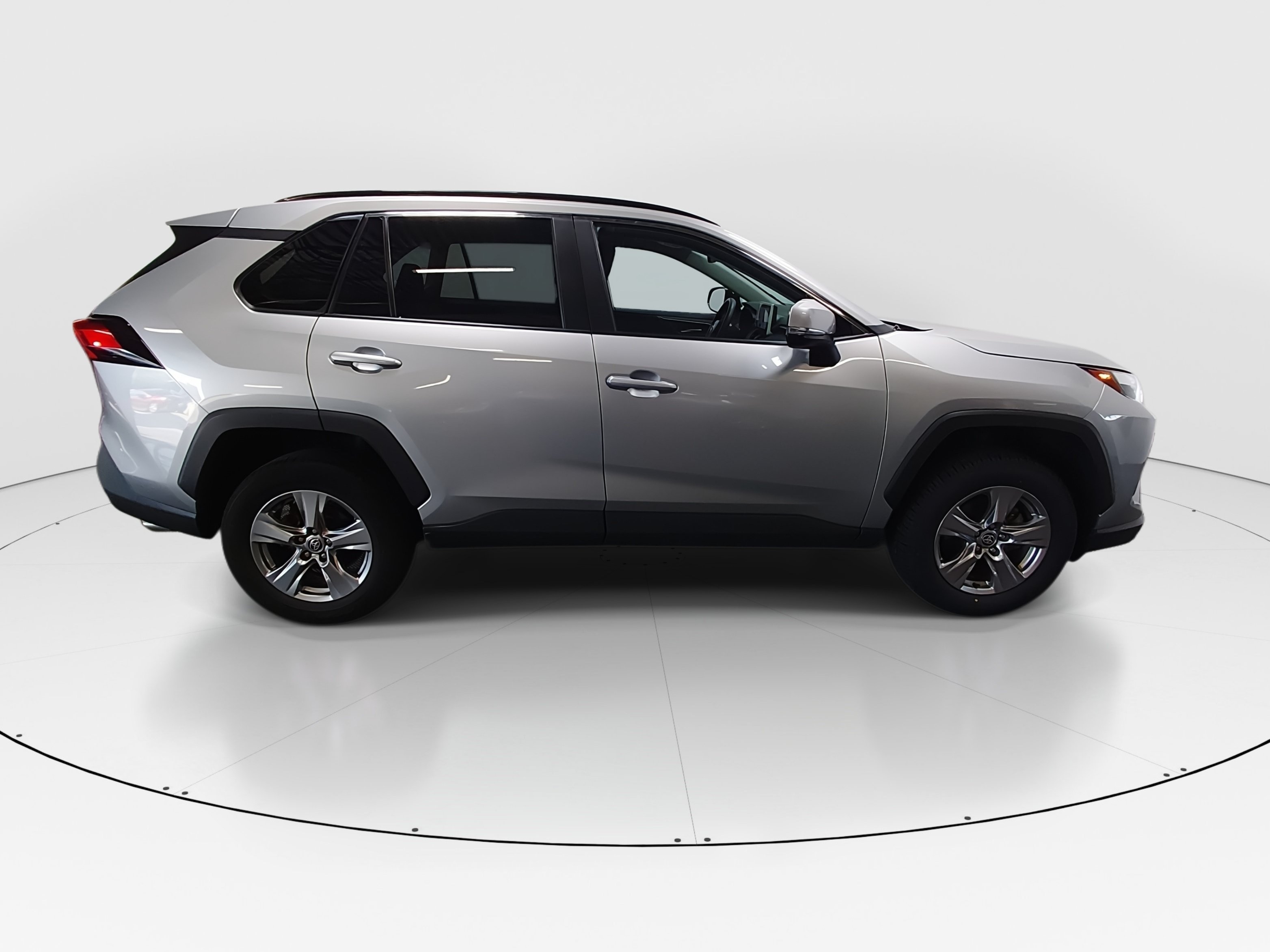 2023 Toyota RAV4 XLE - Photo 8