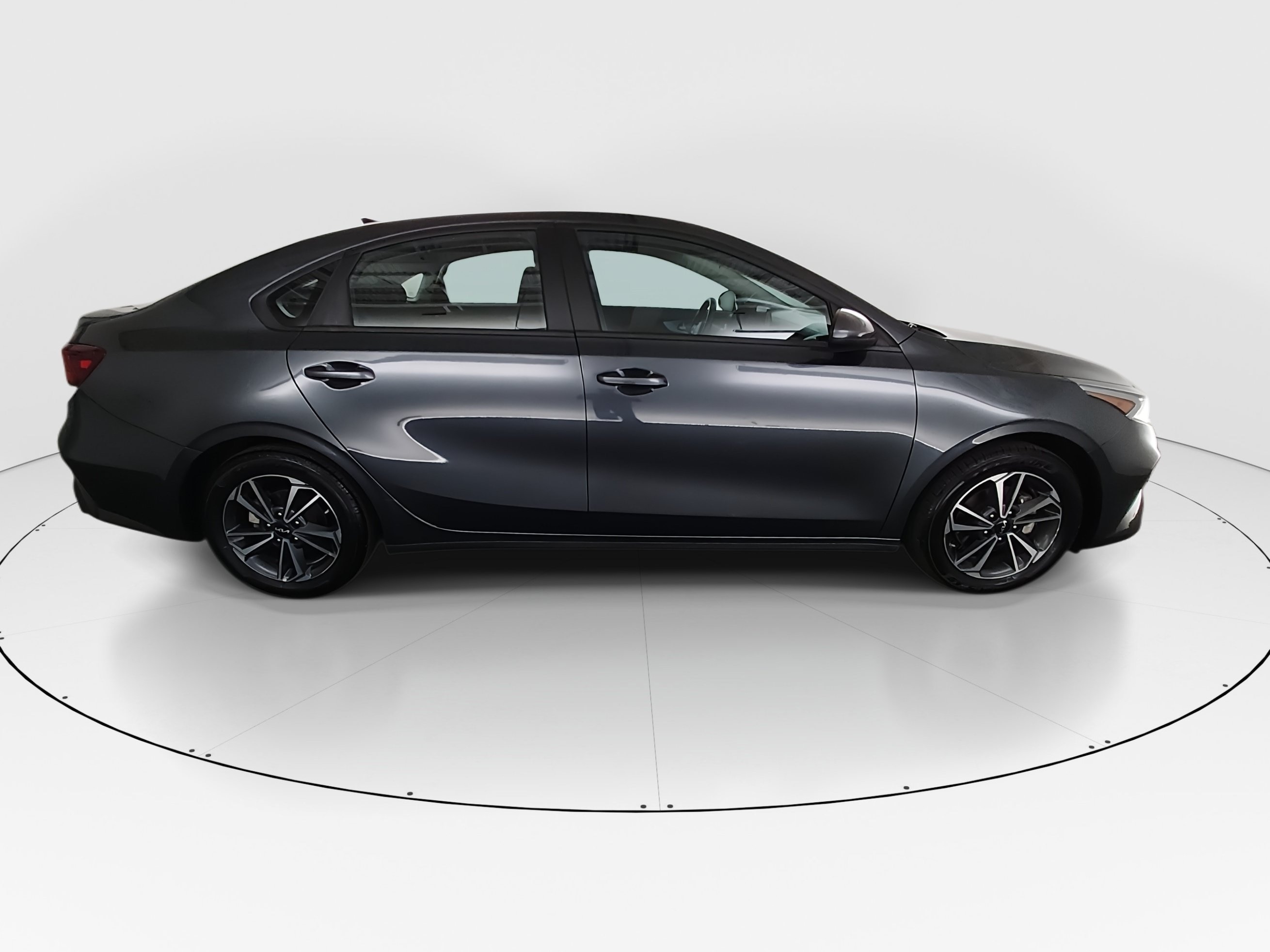 2024 Kia Forte LXS - Photo 8