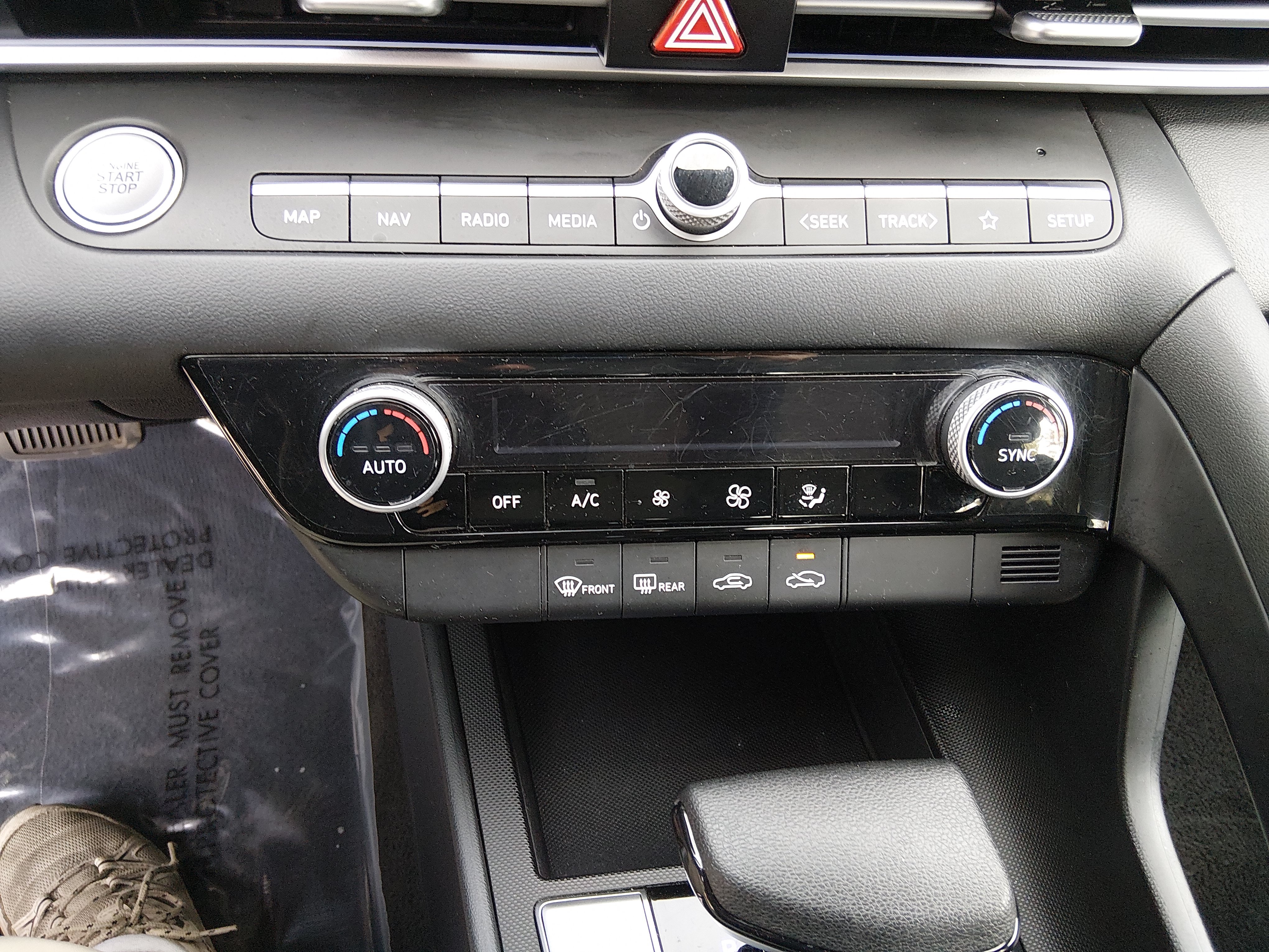 2024 Hyundai Elantra SEL - Photo 18