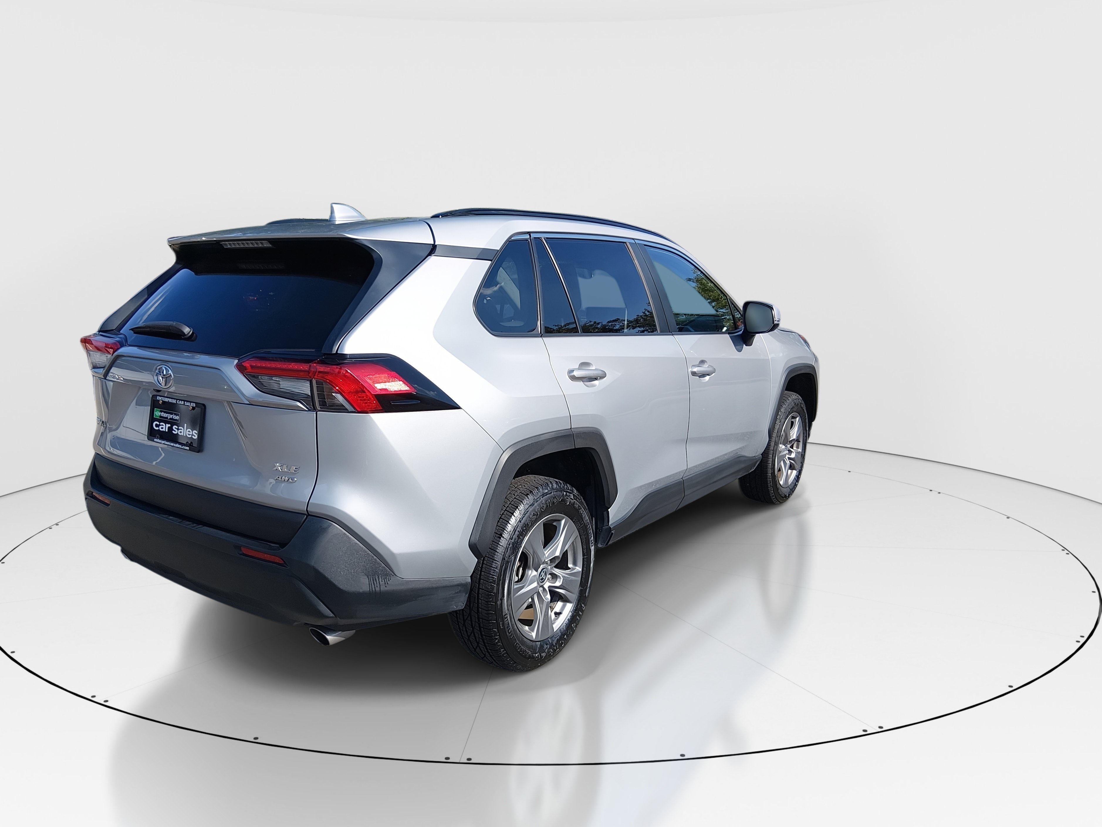 2024 Toyota RAV4 XLE - Photo 7