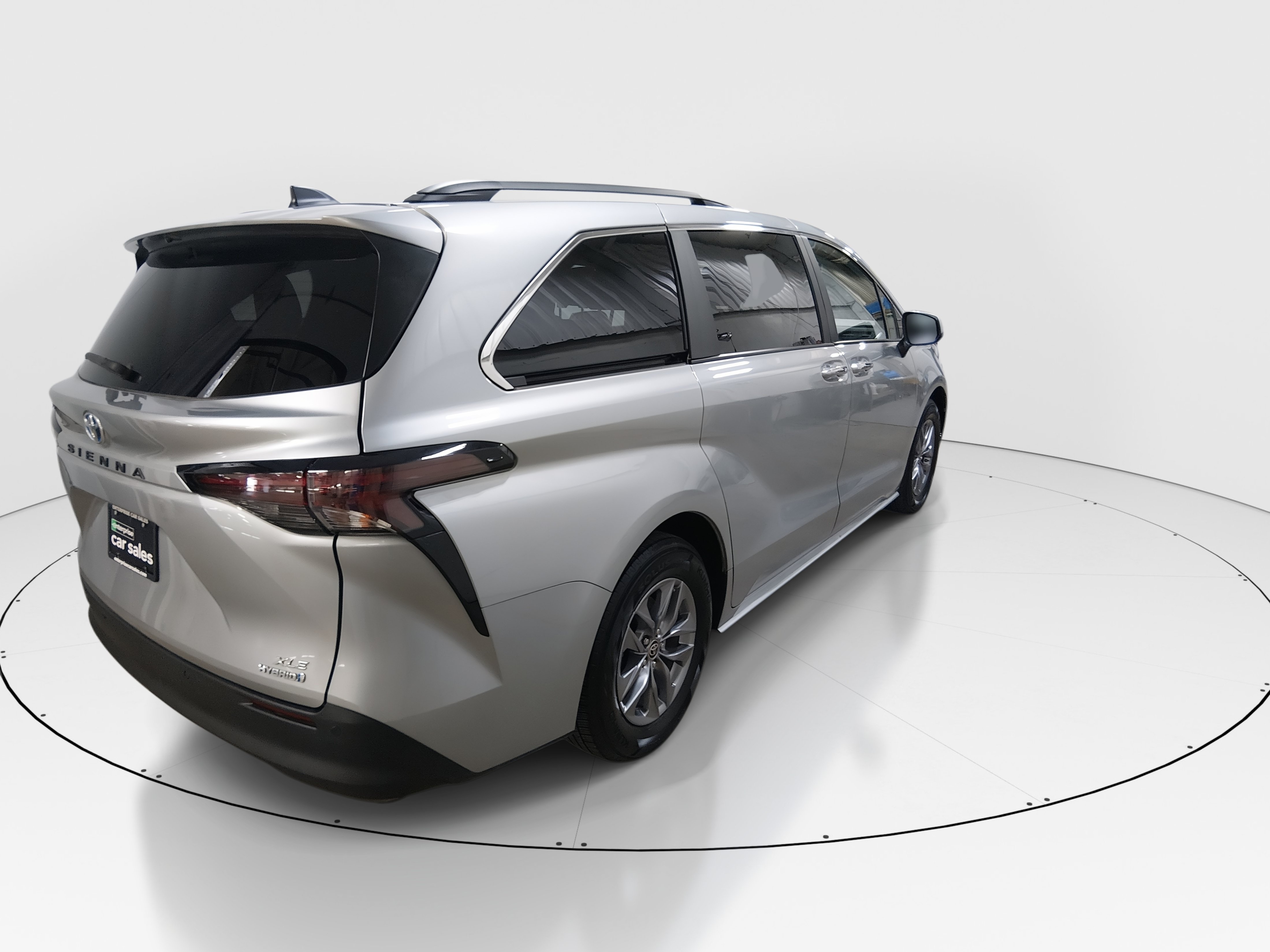 2024 Toyota Sienna XLE - Photo 8